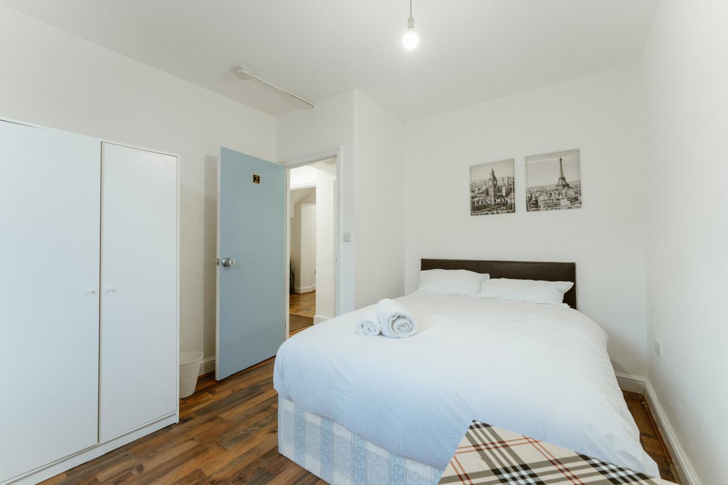 Double Room with Shared Bathroom photo 1