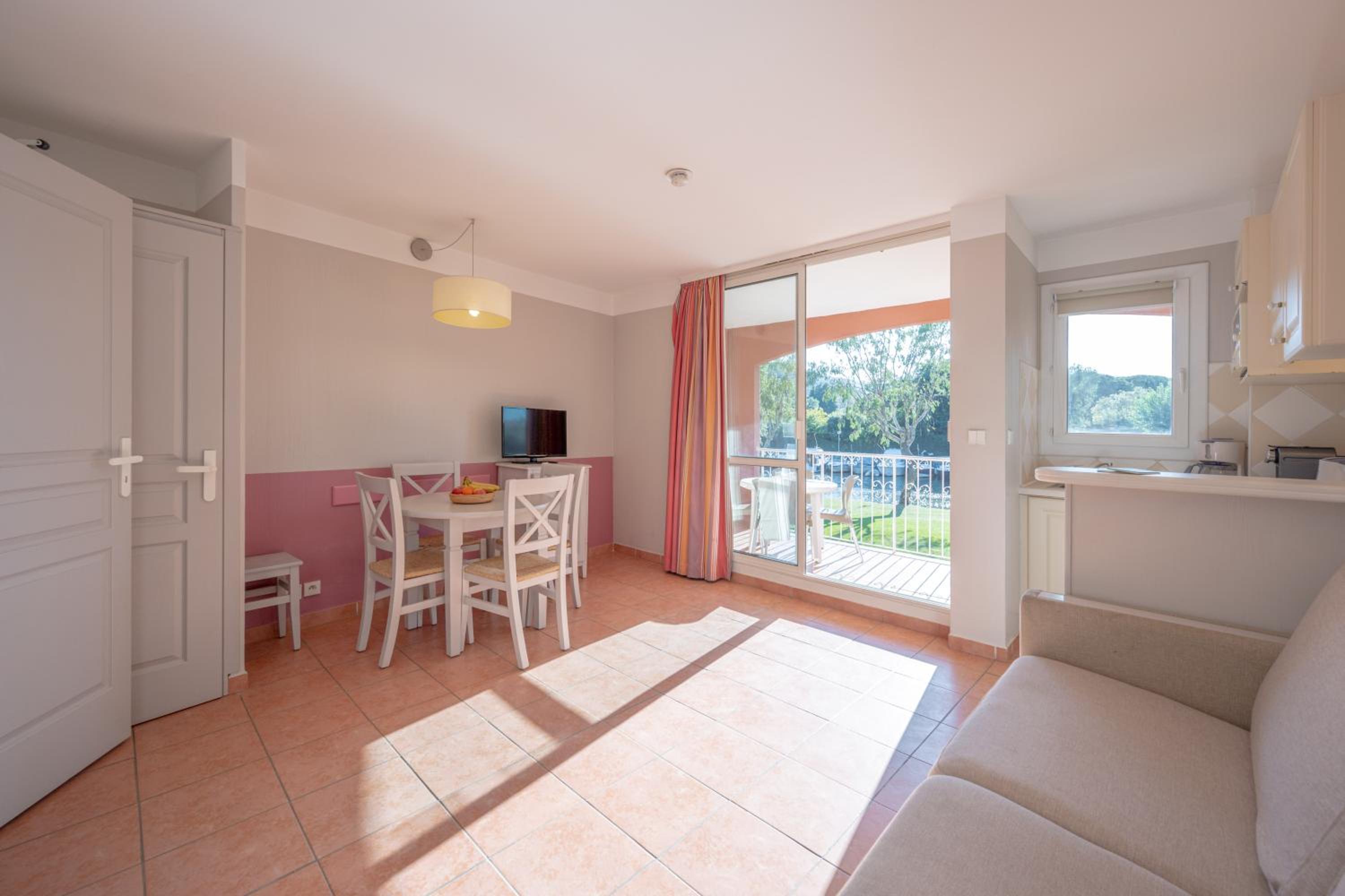 Studio with Sleeping Alcove and Terrace or Balcony (4 People) - River View 