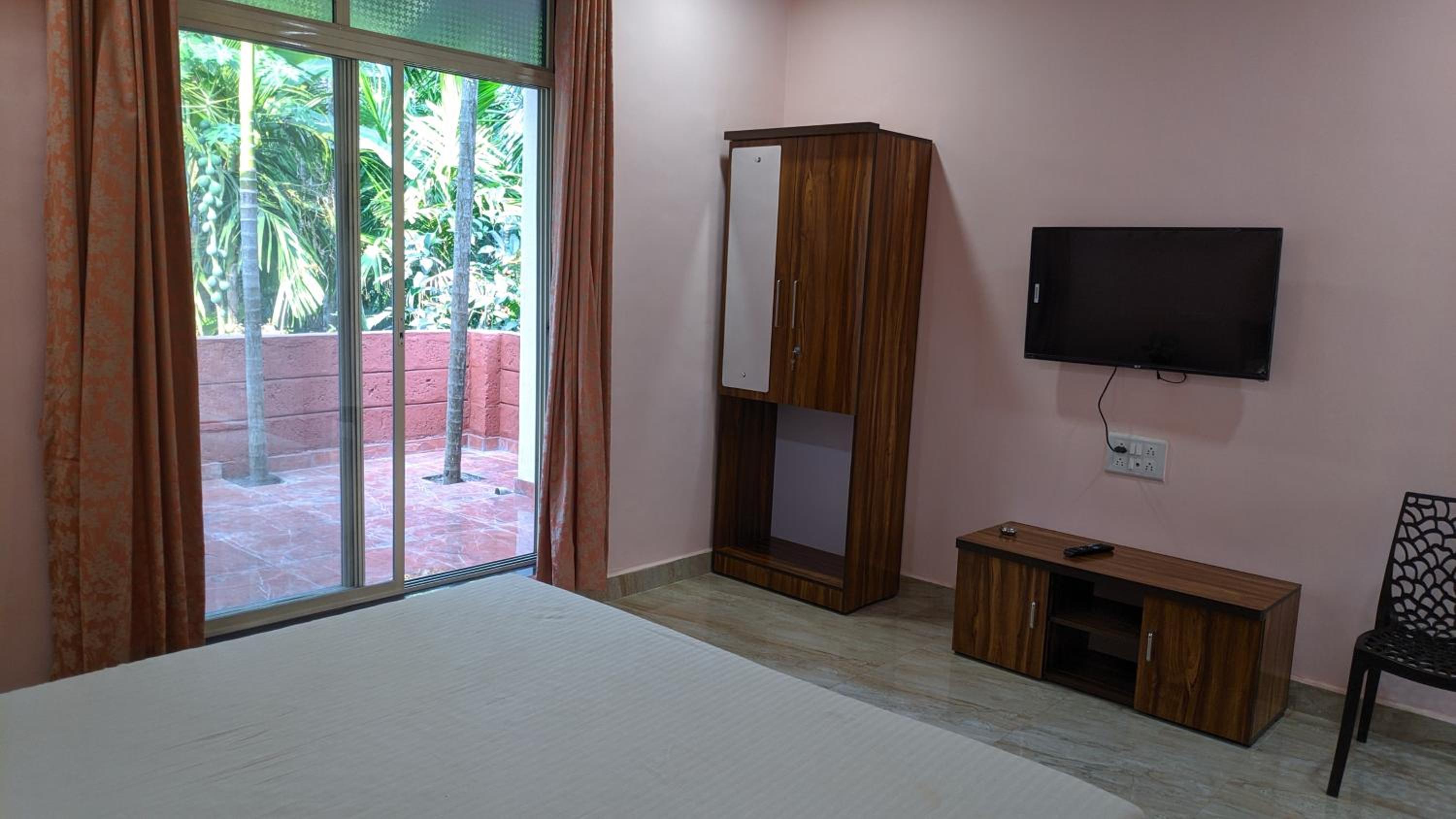 Deluxe Room - Photo 3