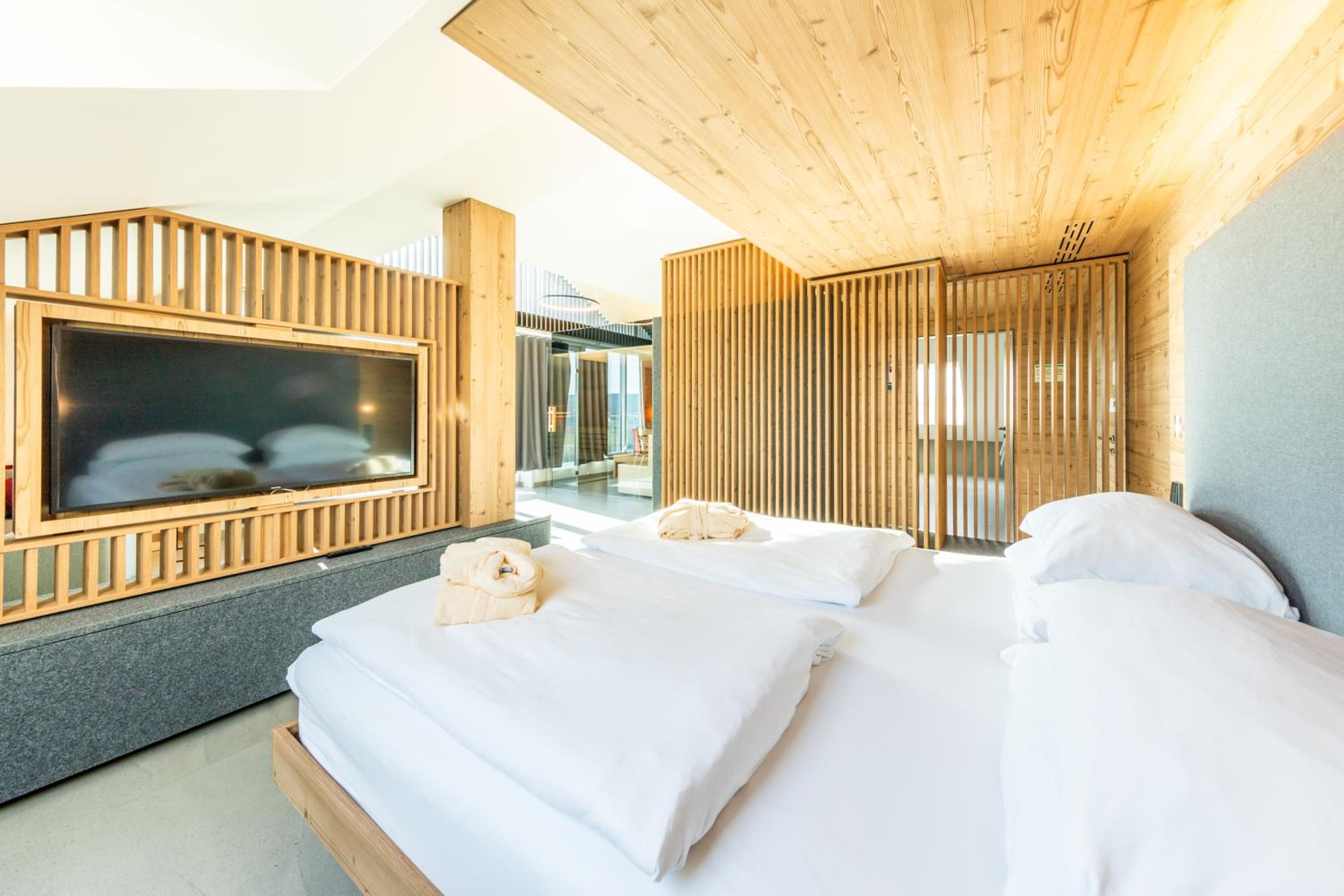 Suite with Sauna - Photo 30