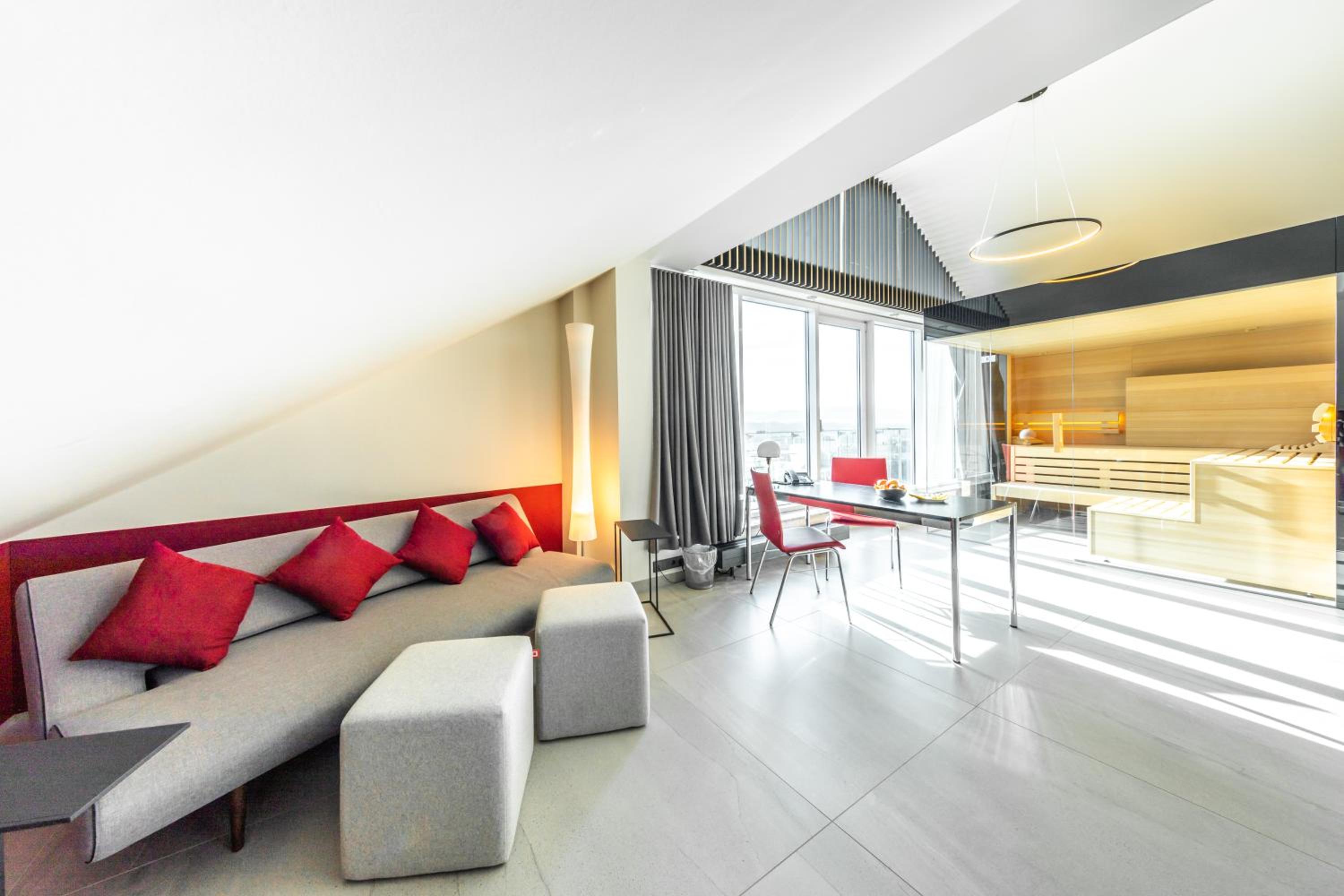 Suite with Sauna - Photo 32