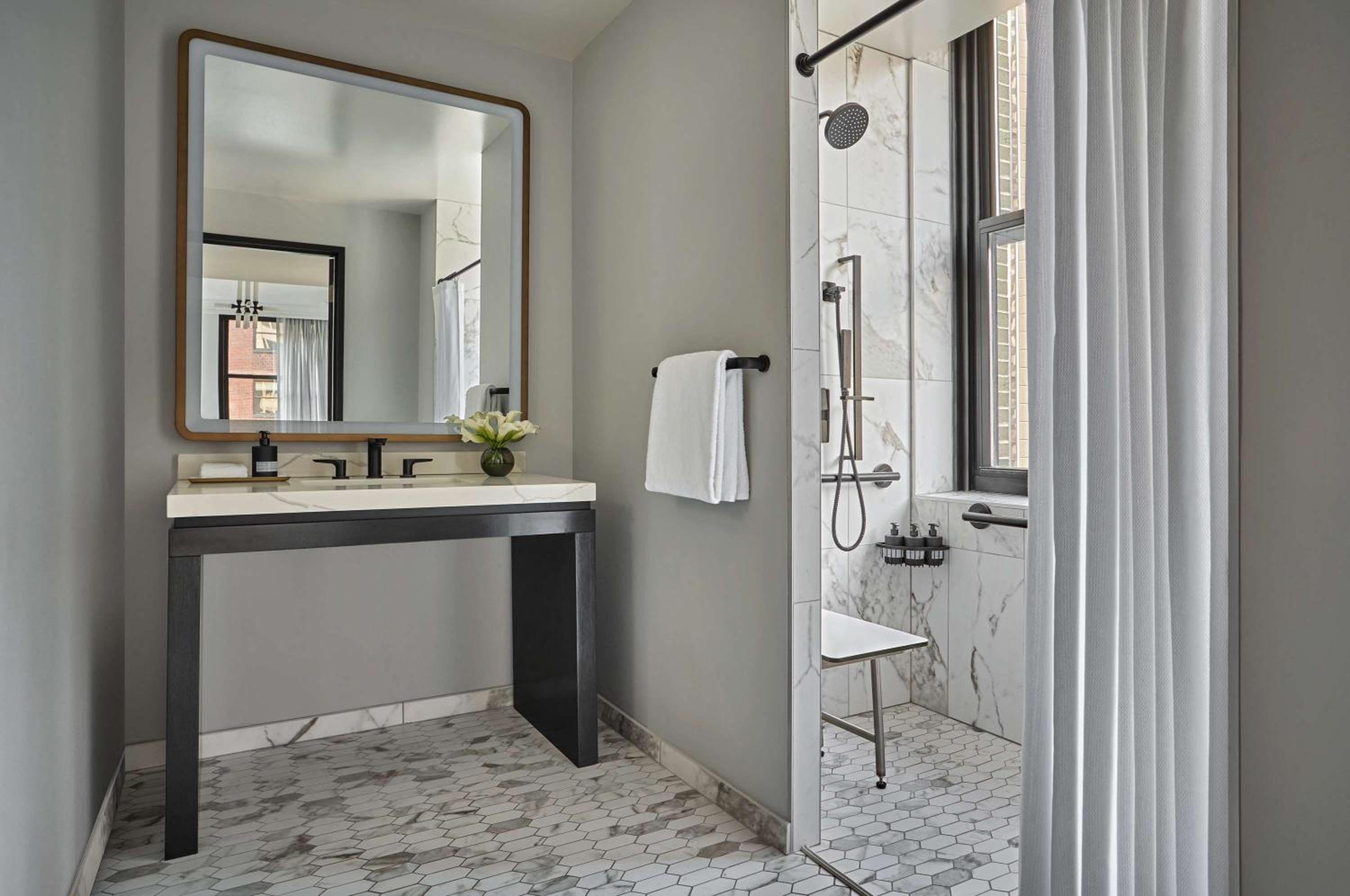 Accessible King Guest Room - Photo 6