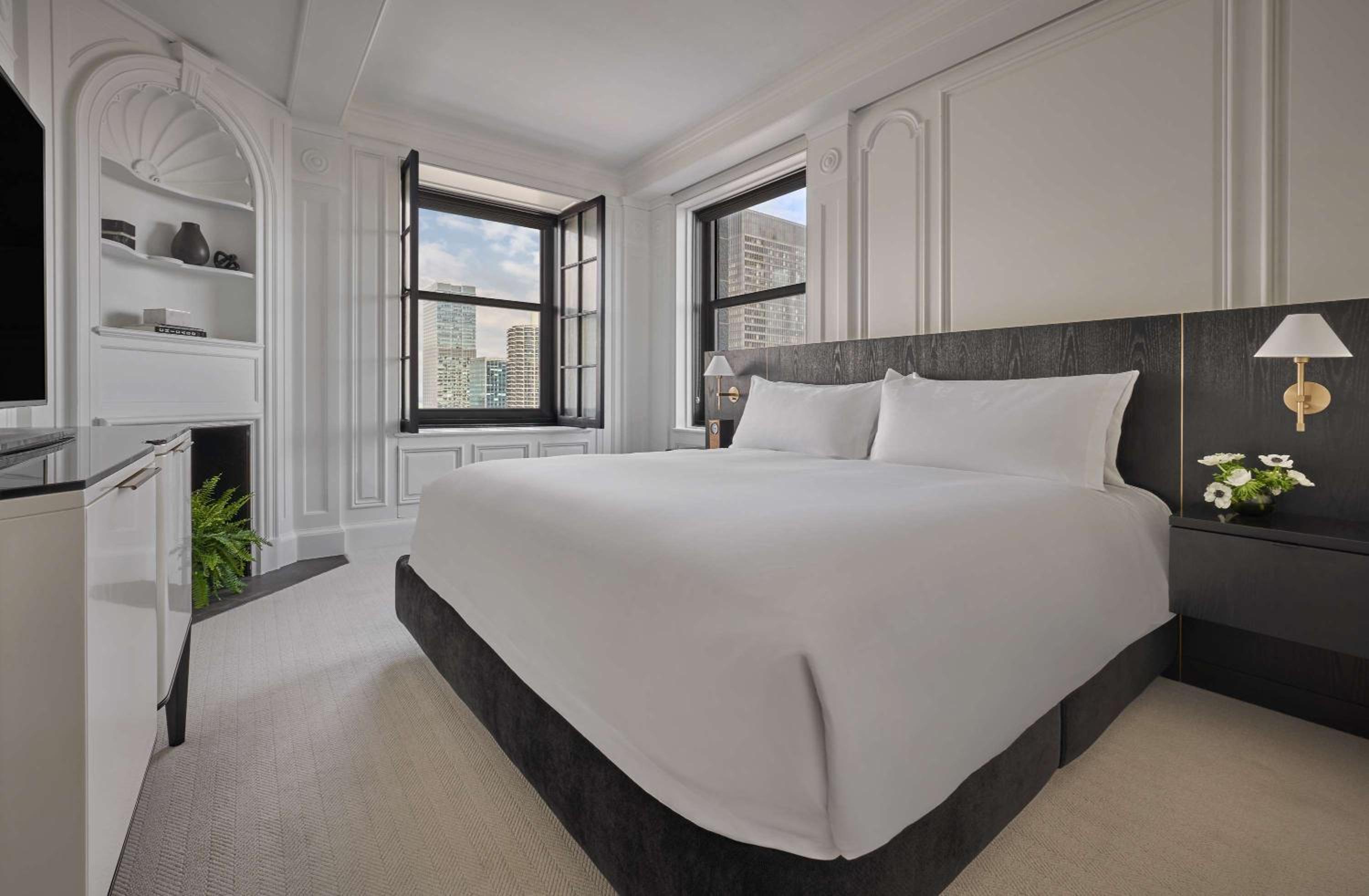 Carbon Suite - Photo 1