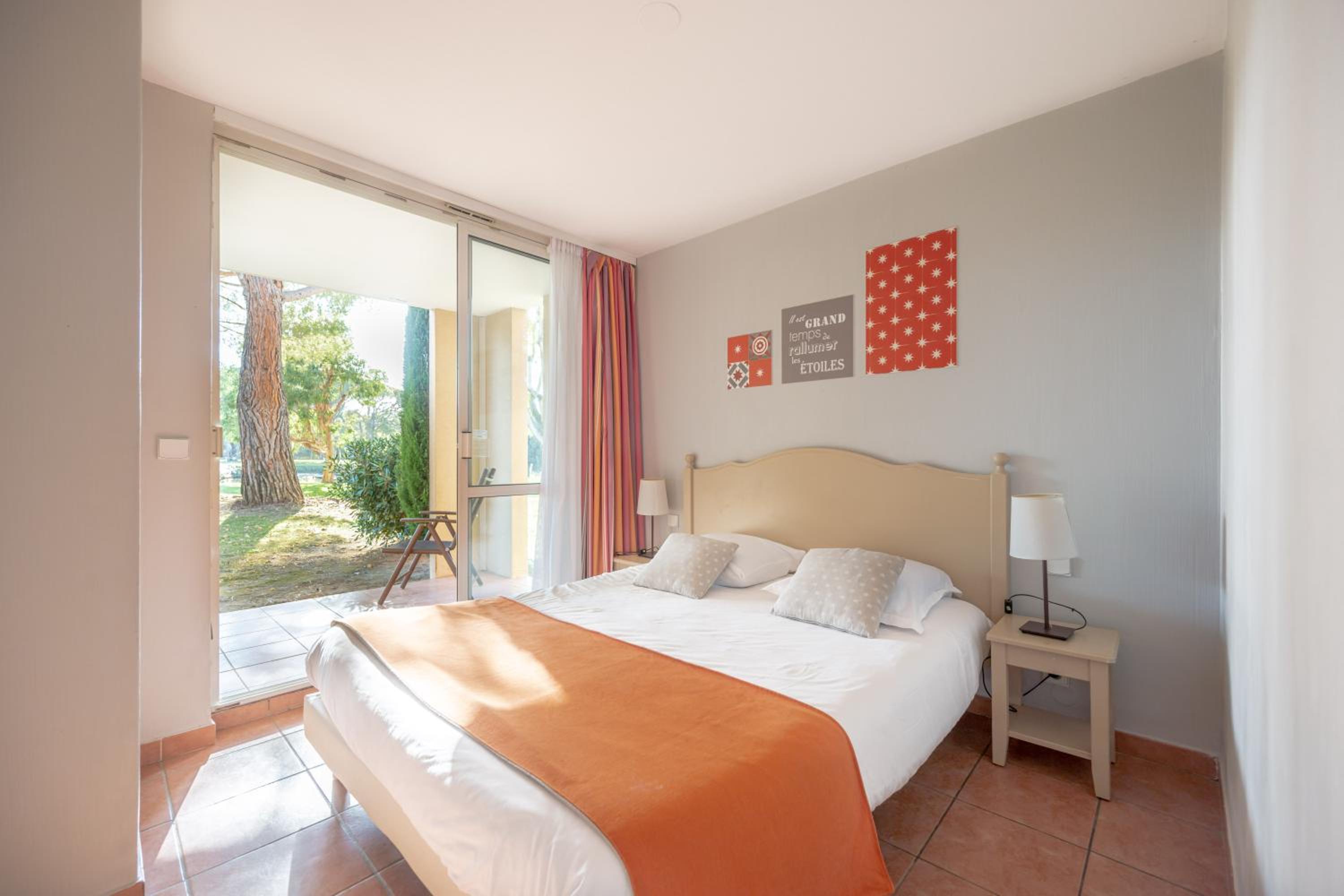 Superior One-Bedroom Apartment with Sleeping Alcove and Terrace or Balcony (6 People) - River View - Photo 5