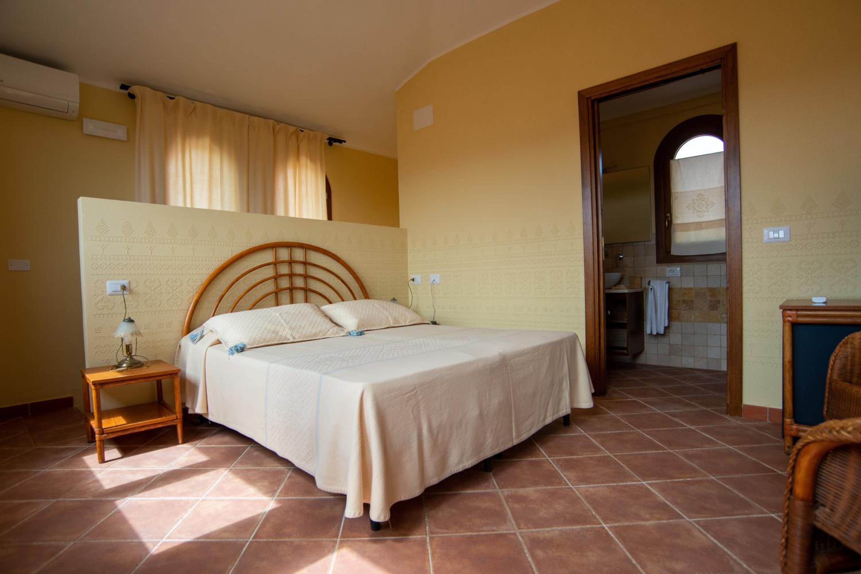Deluxe Double or Twin Room - Photo 3