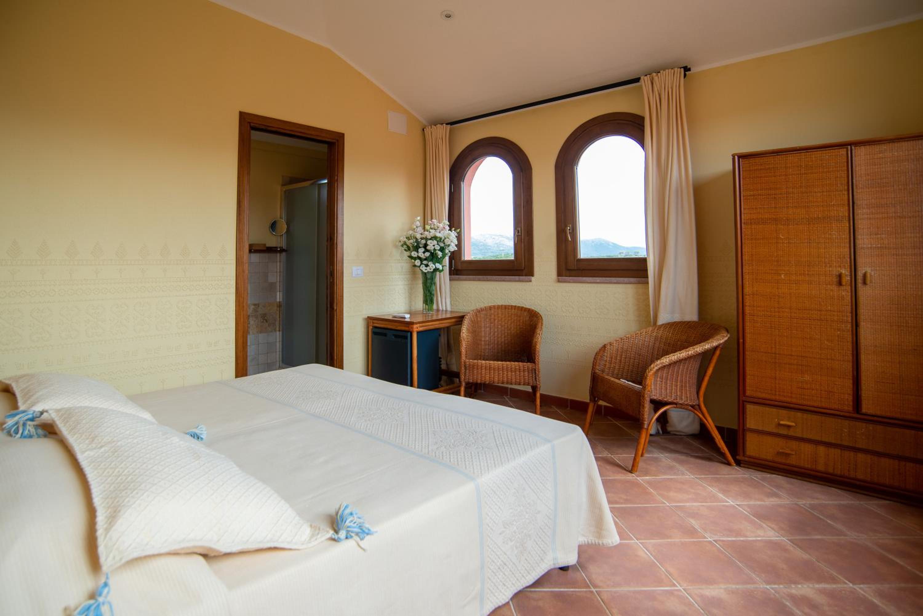 Deluxe Double or Twin Room - Photo 6