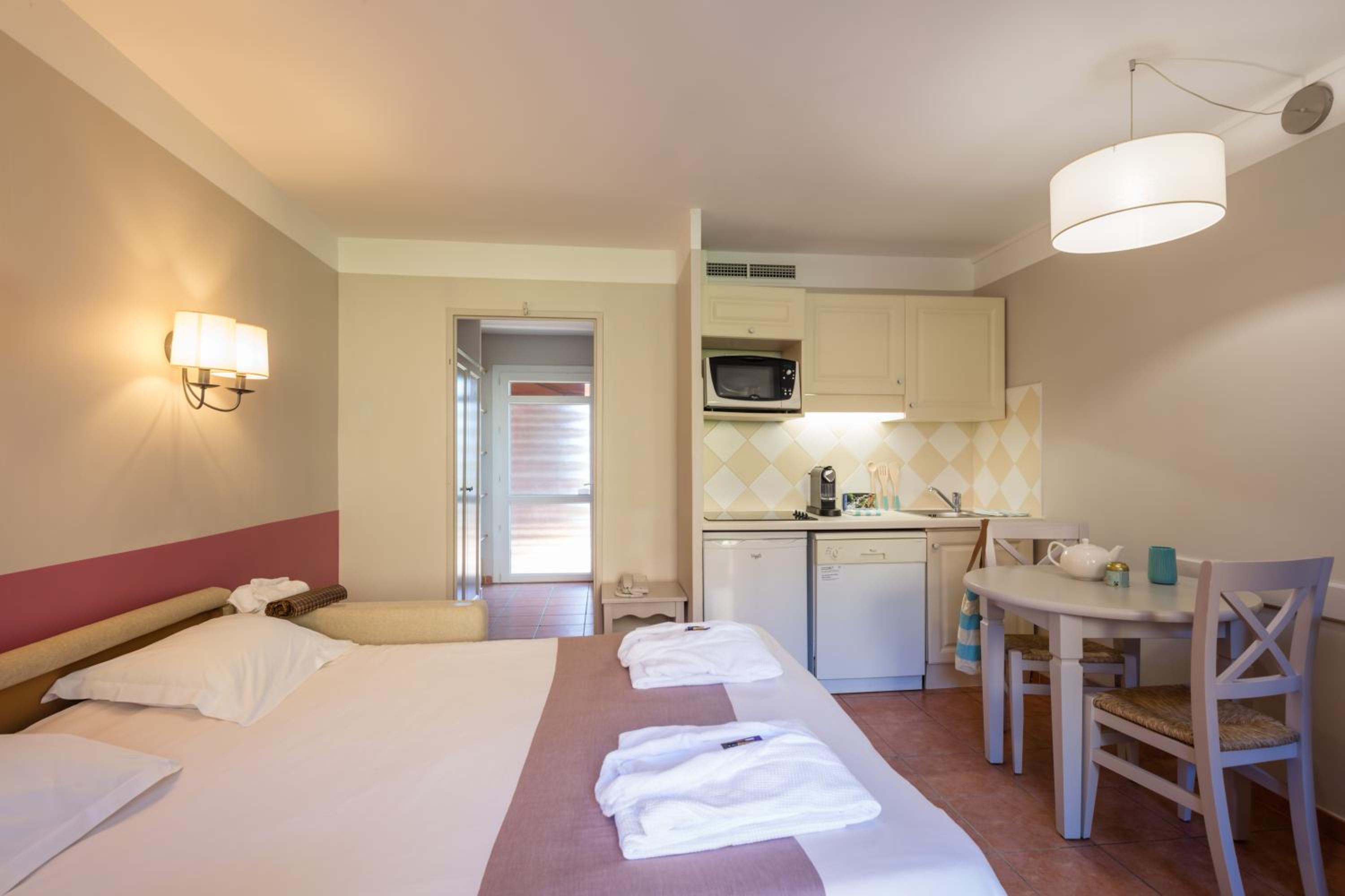 Studio with Terrace or Balcony  (4 People) - Photo 4