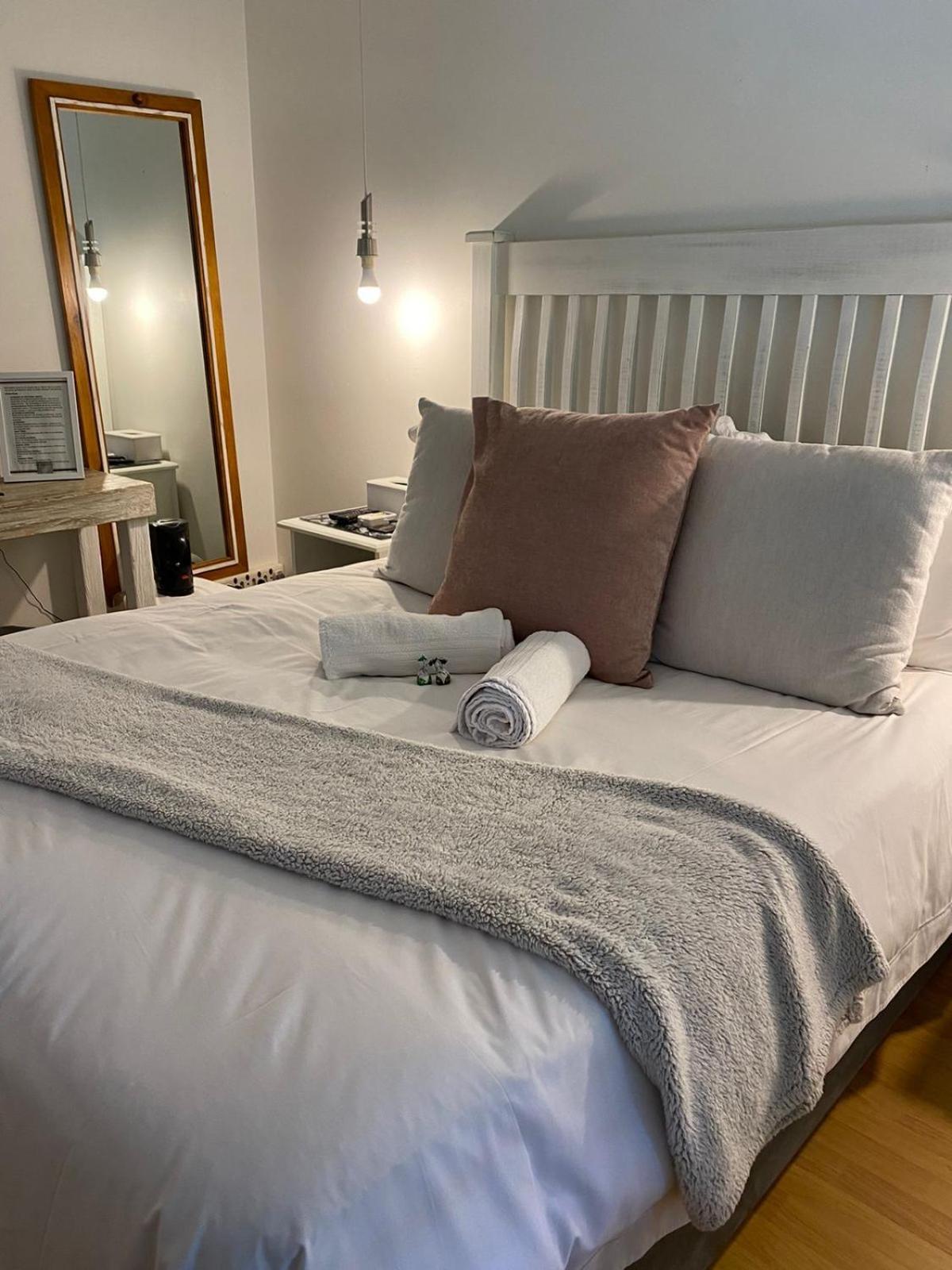 Double Room with Private Bathroom - Photo 8