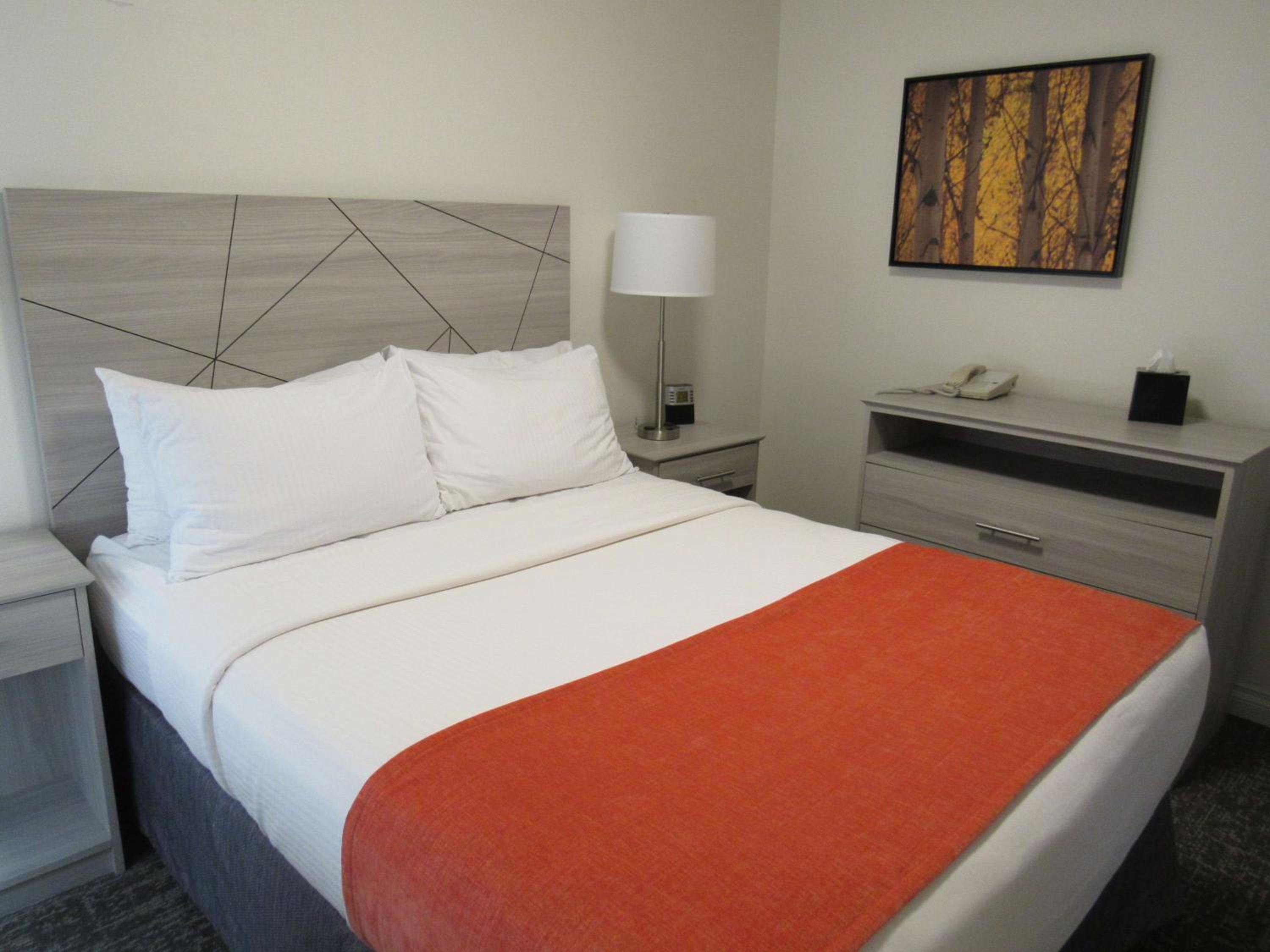 Family Suite with Two Queen Beds and Sofa Bed - Non-Smoking photo 3