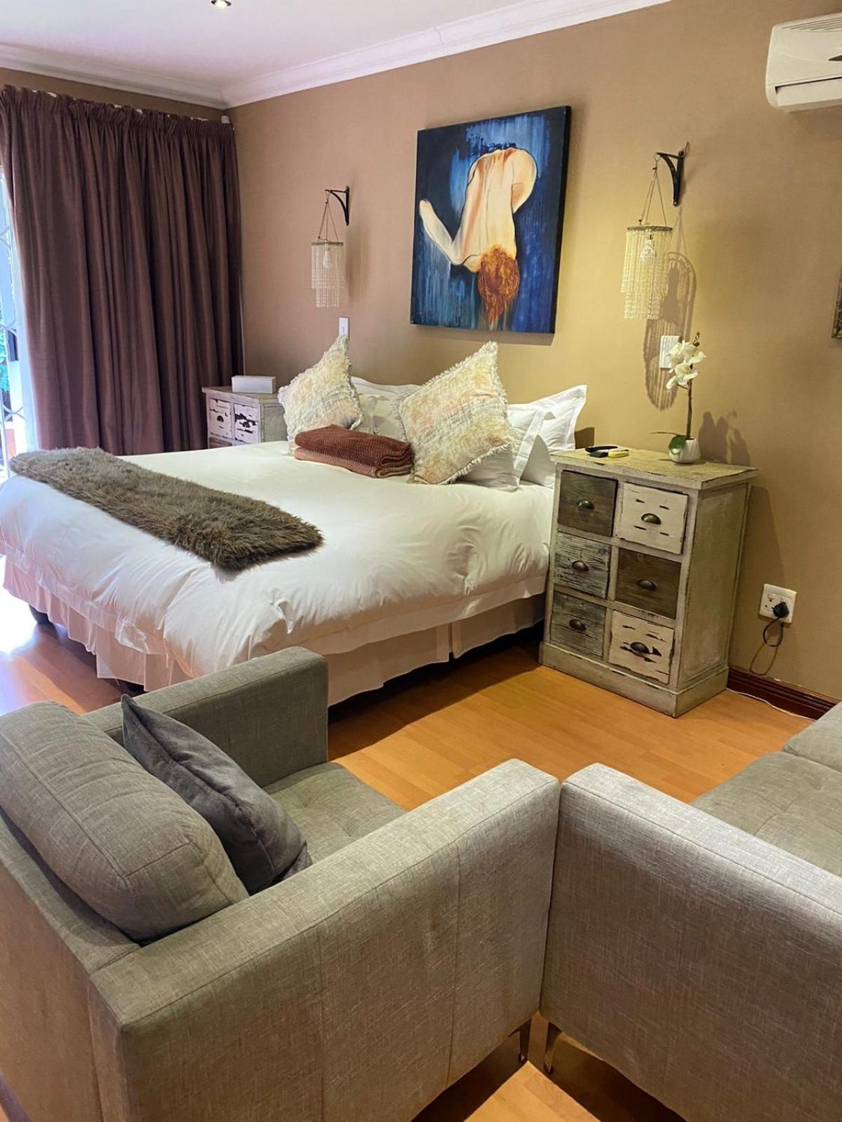 Queen Room with Pool View - Photo 7