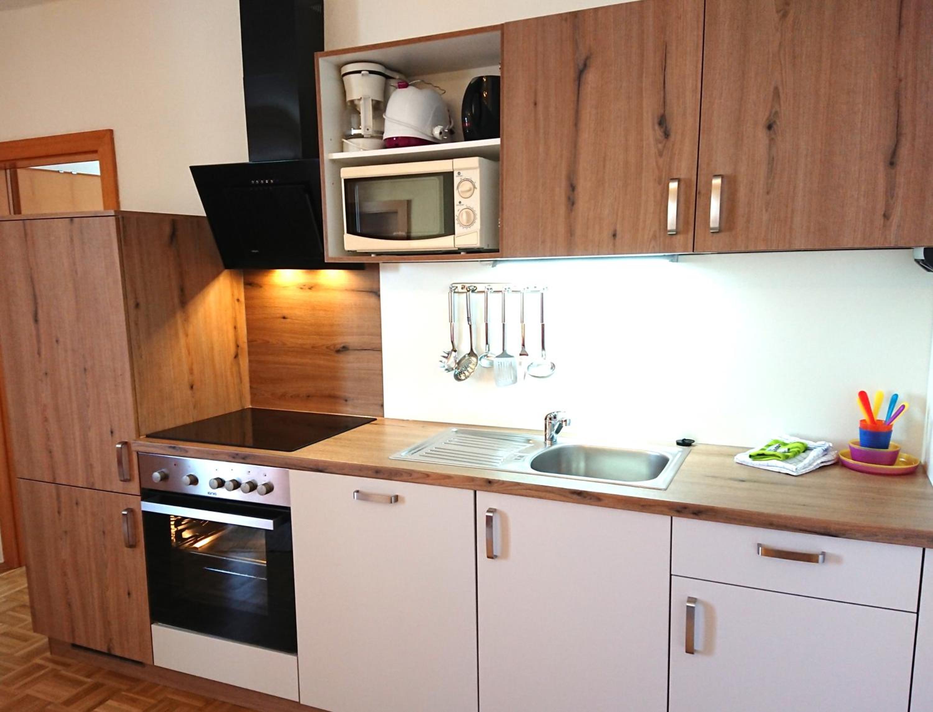 Large One-Bedroom Apartment with Balcony photo 3