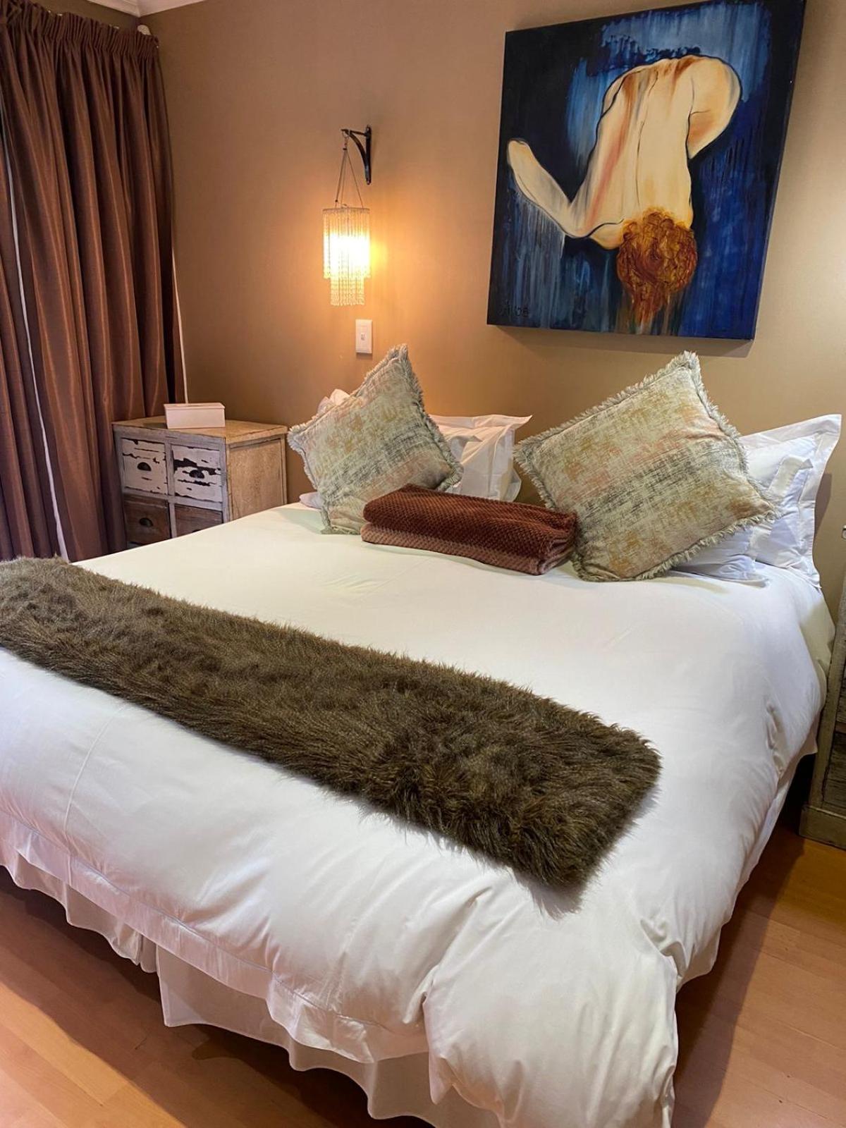 Queen Room with Pool View - Photo 6