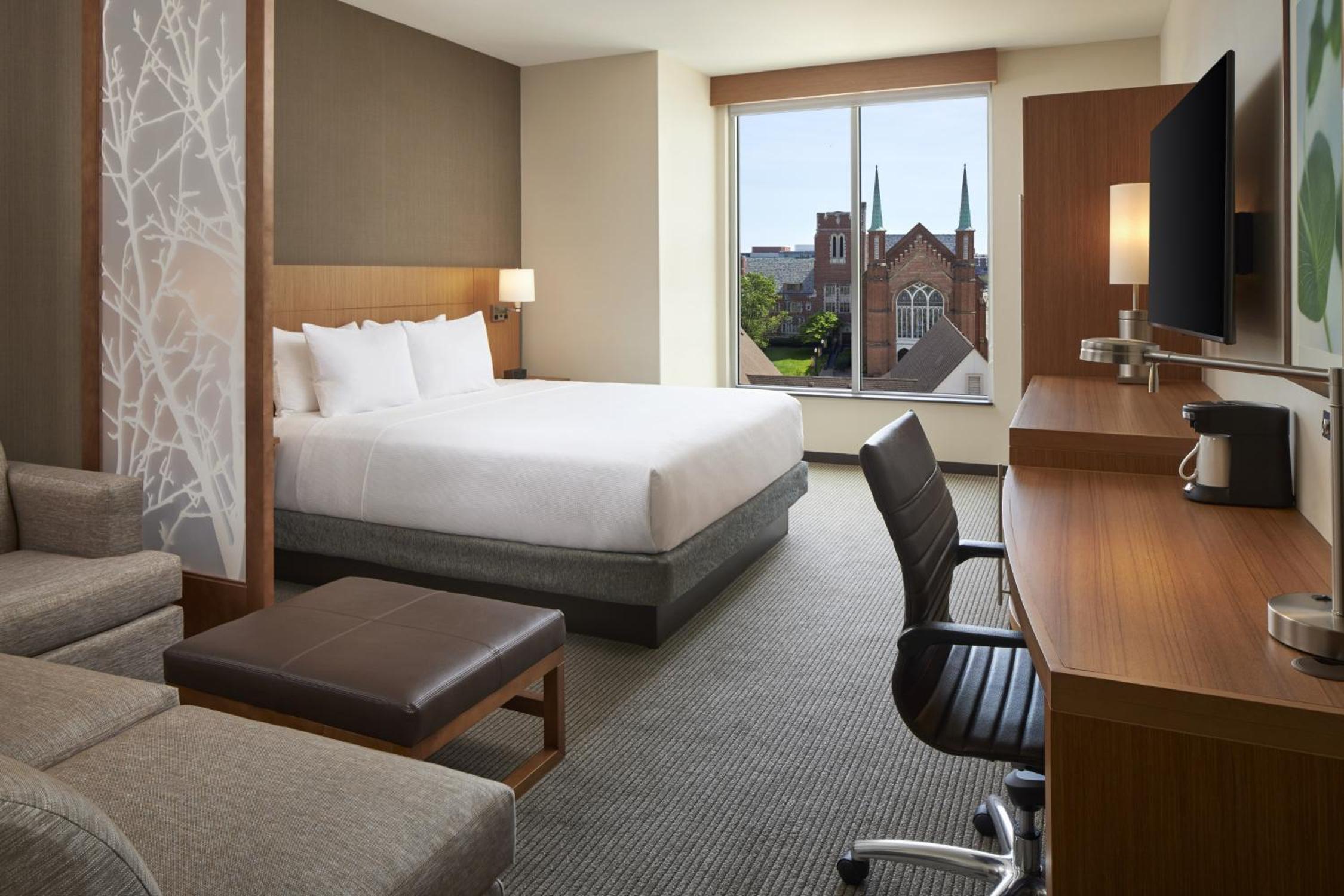 King Room with Sofa Bed - Photo 2