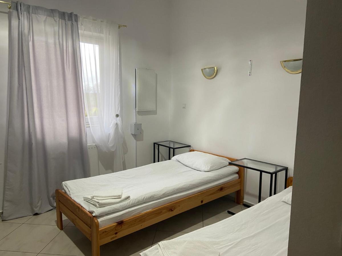 Single Room with Private Bathroom photo 3