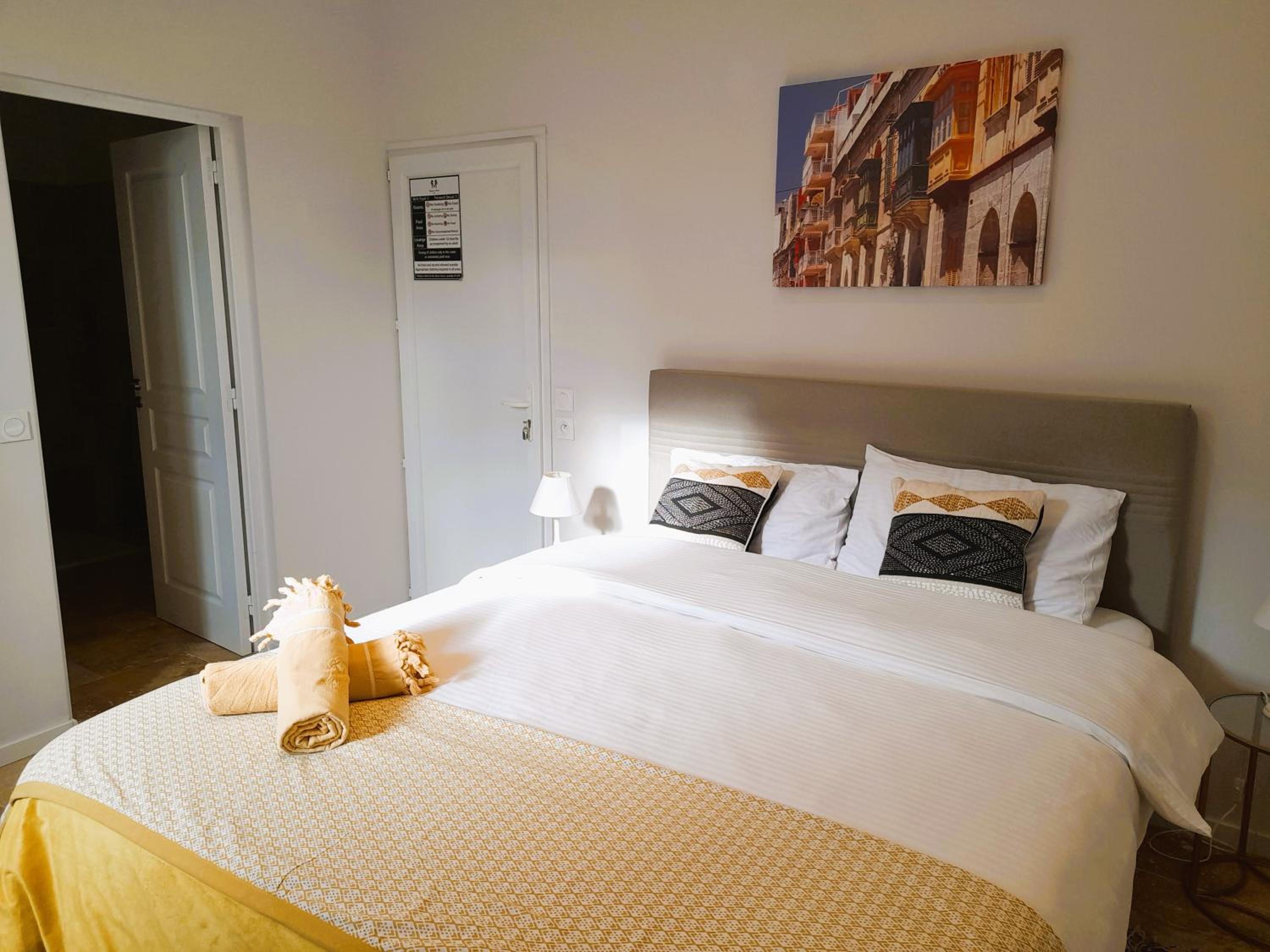 Standard Double Room - Photo 8