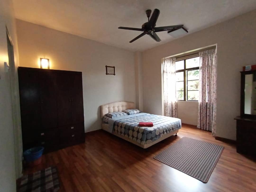 Three-Bedroom Apartment photo 2