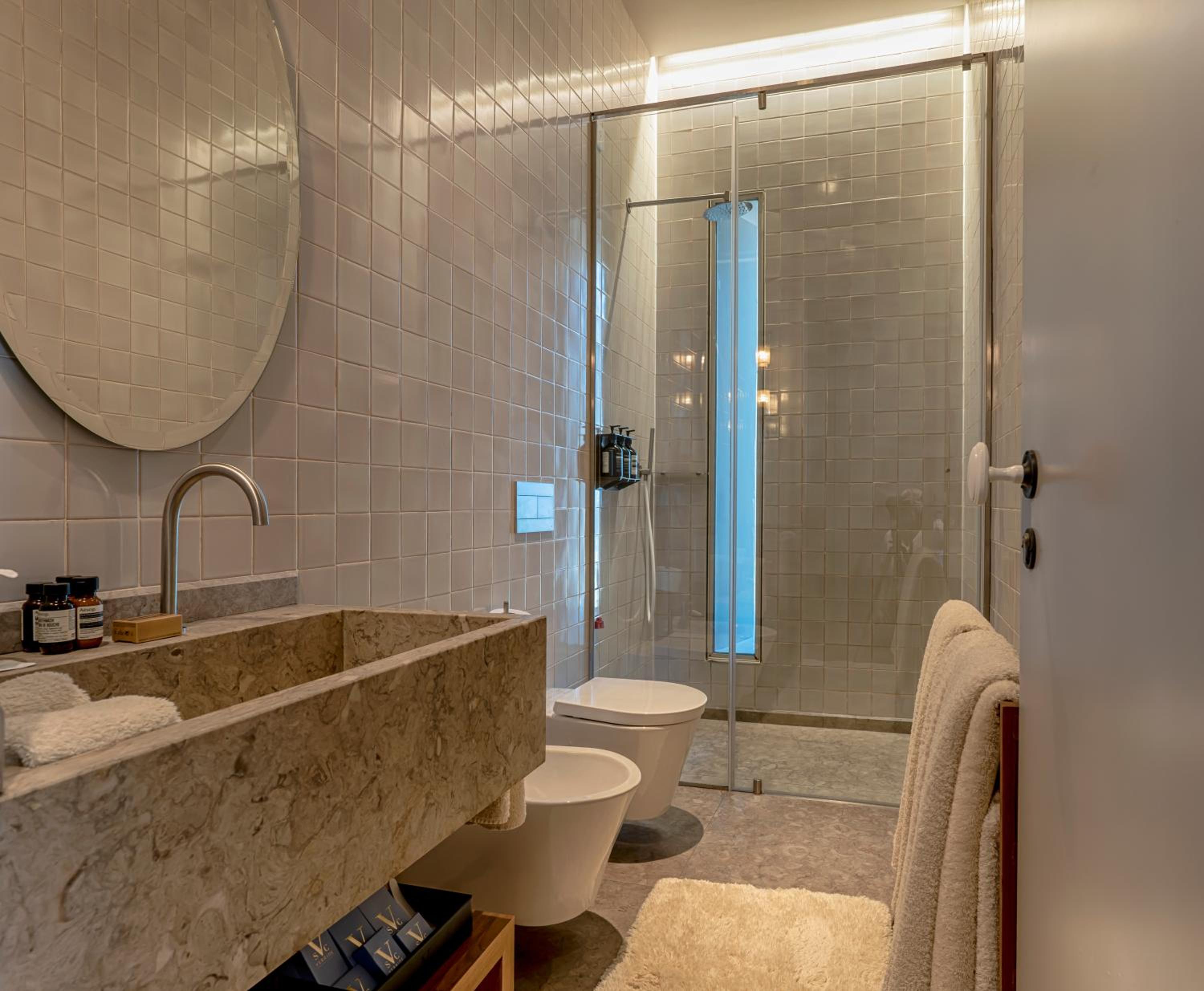 Superior Double Room with River View thumbnail 6