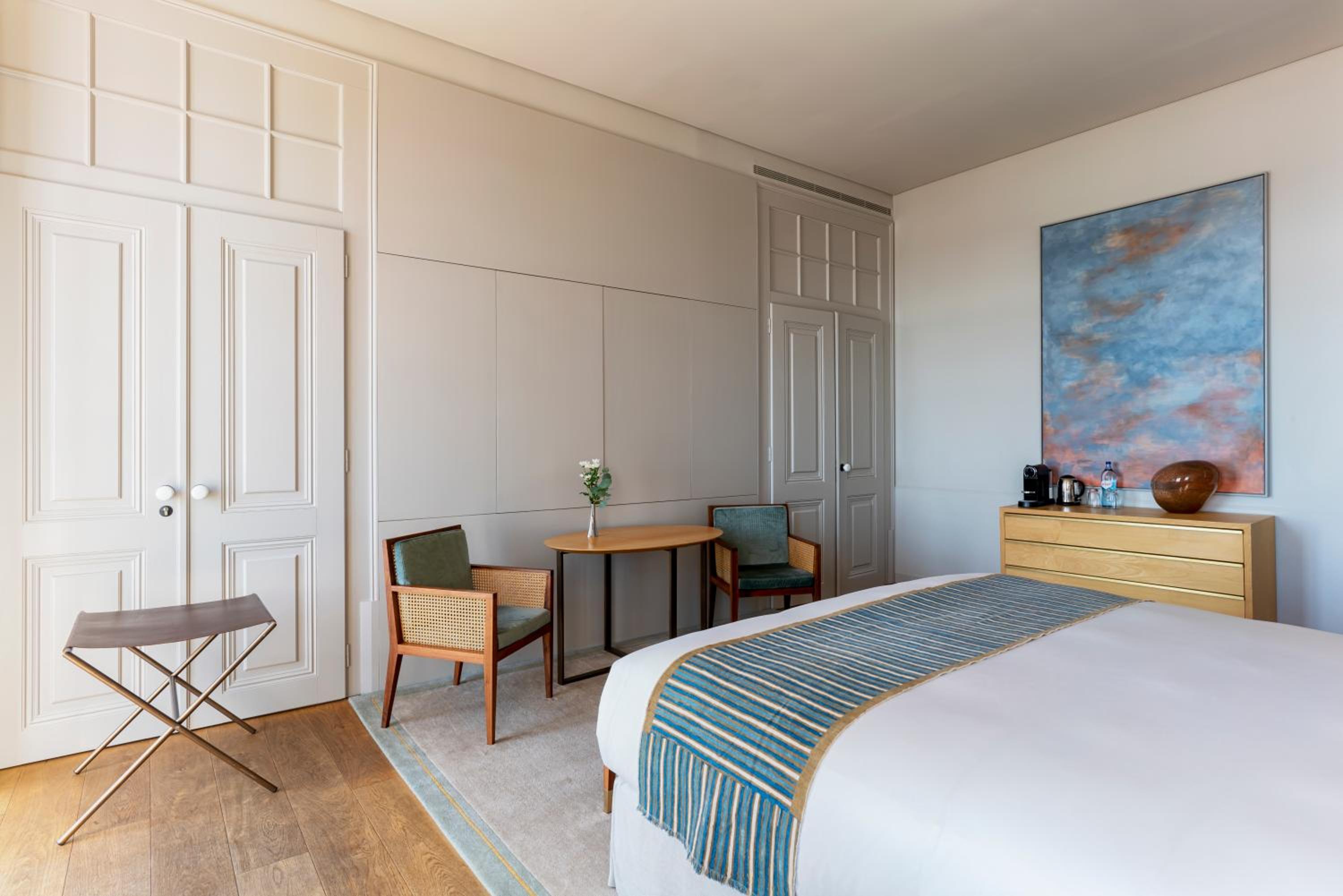 Superior Double Room with River View thumbnail 6