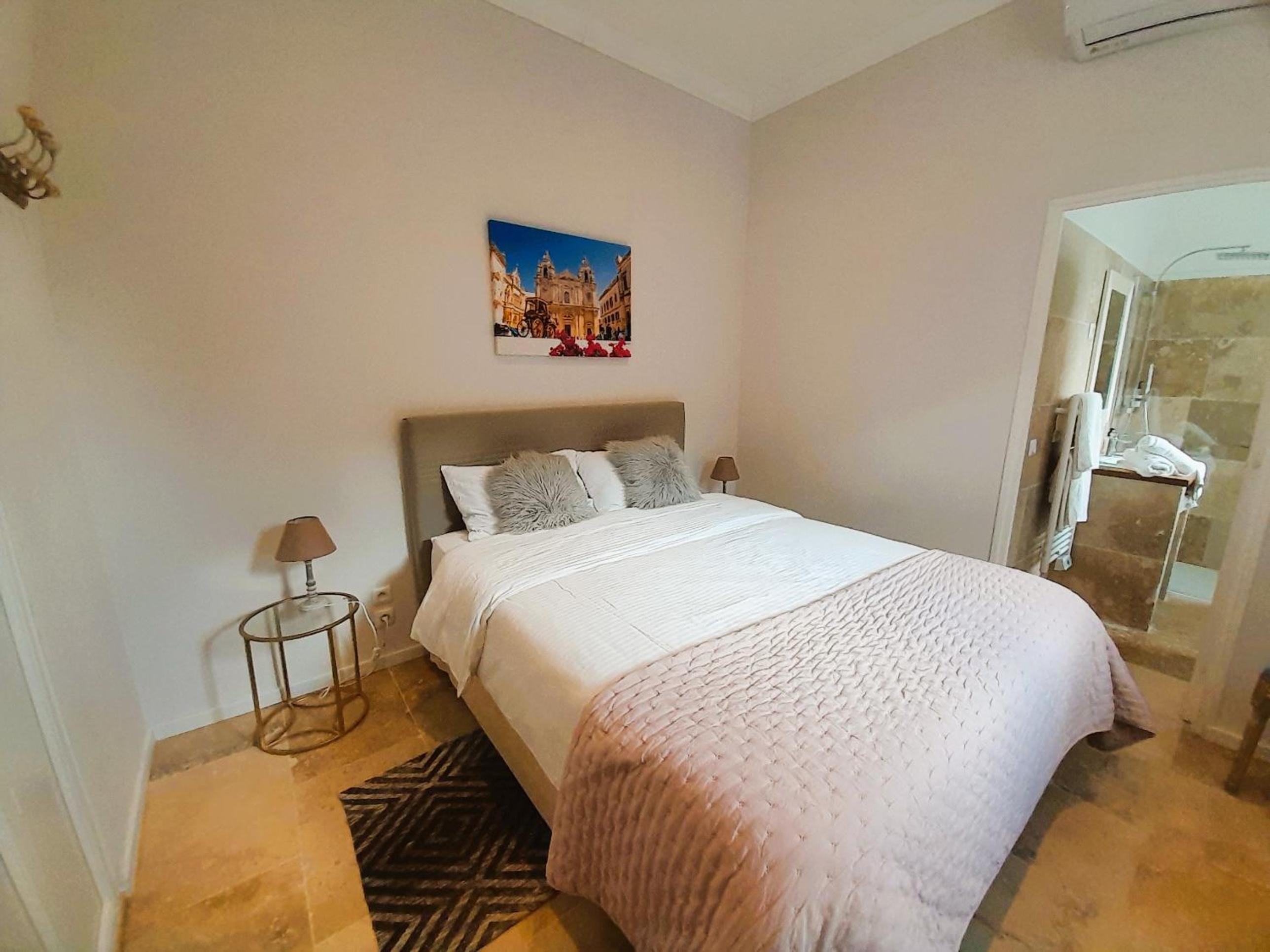 Standard Double Room - Photo 6
