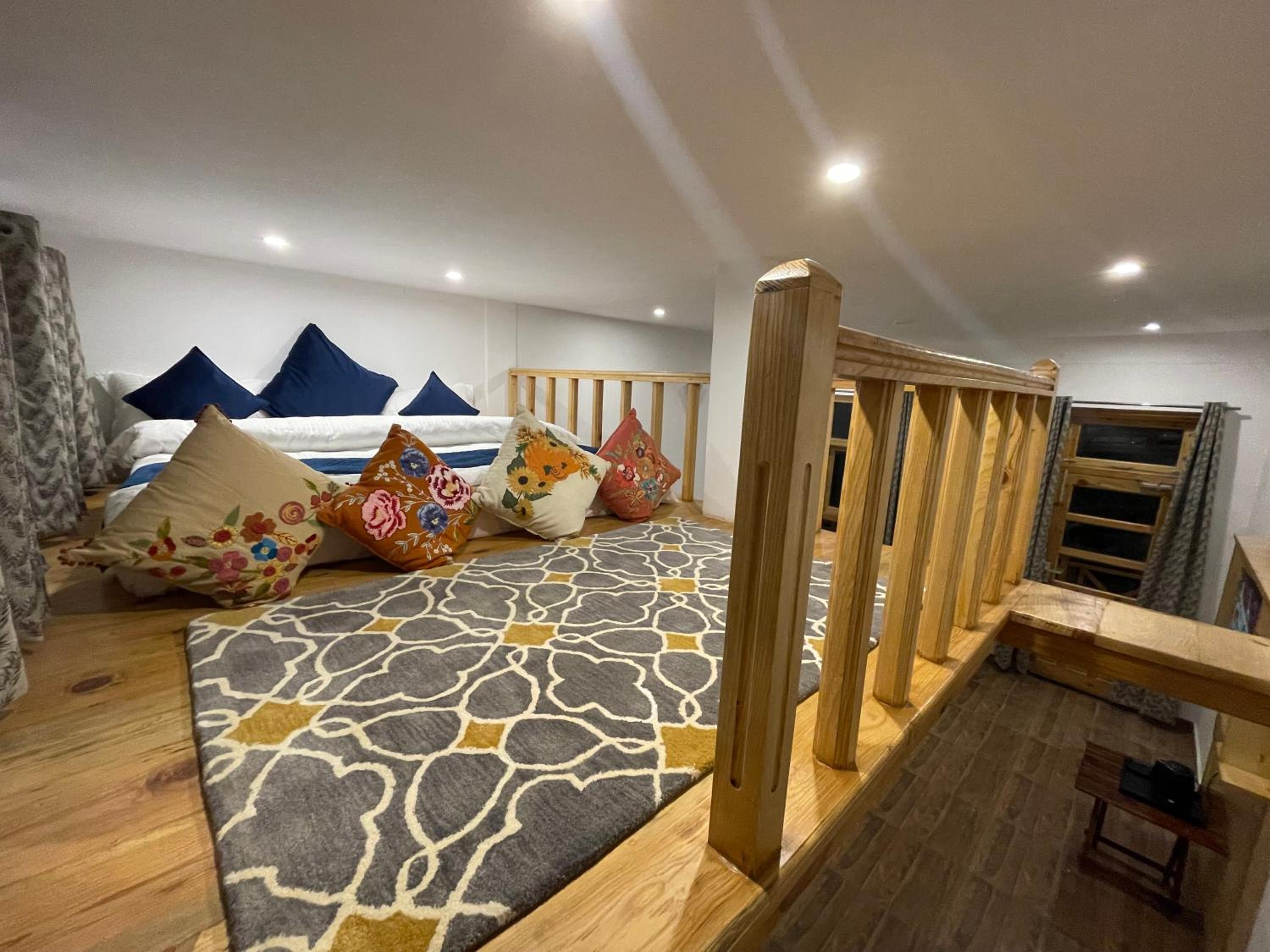 Deluxe Double Room - Photo 9