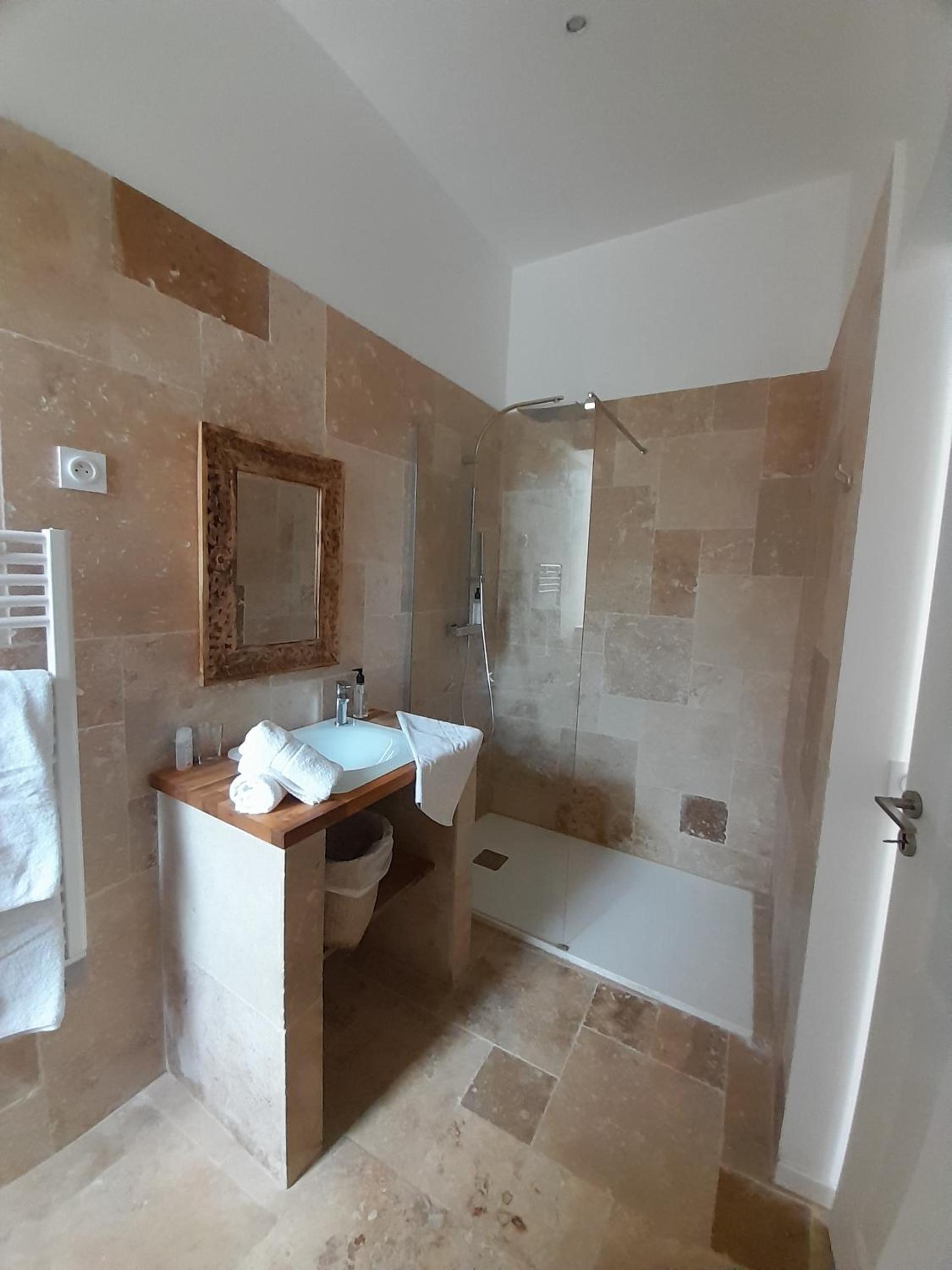 Standard Double Room - Photo 4