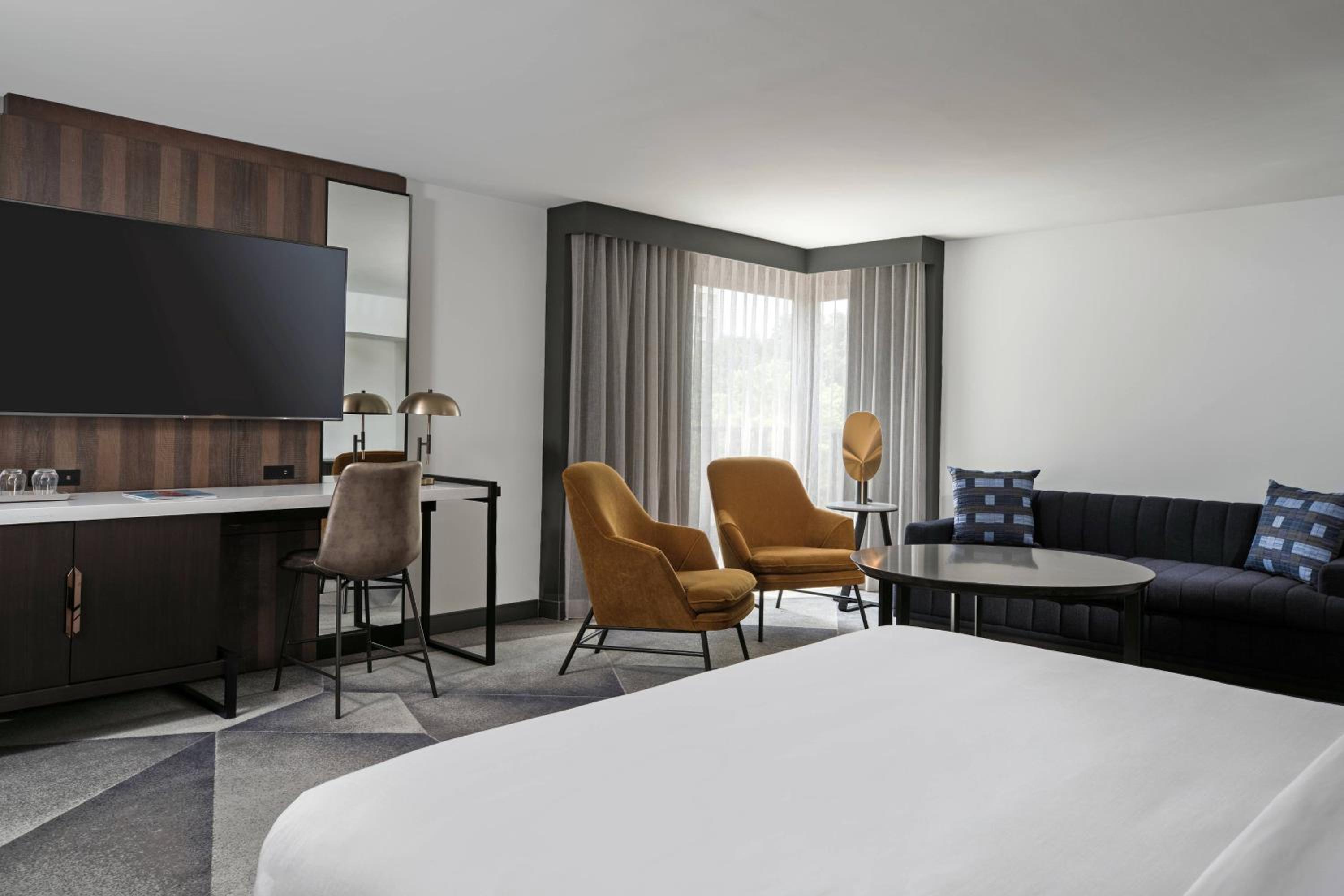 Larger Guest room, 1 King - Photo 4