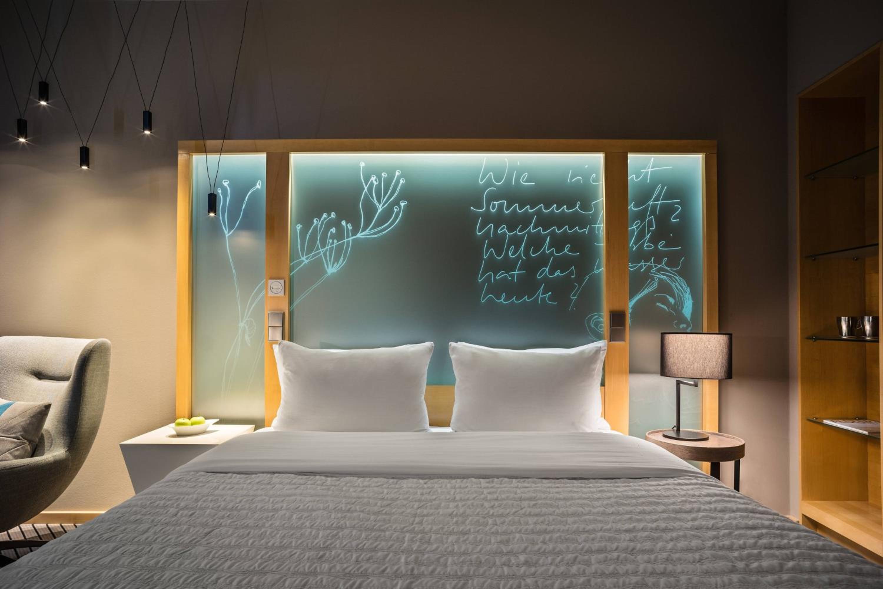 Deluxe Room, partial Alster view