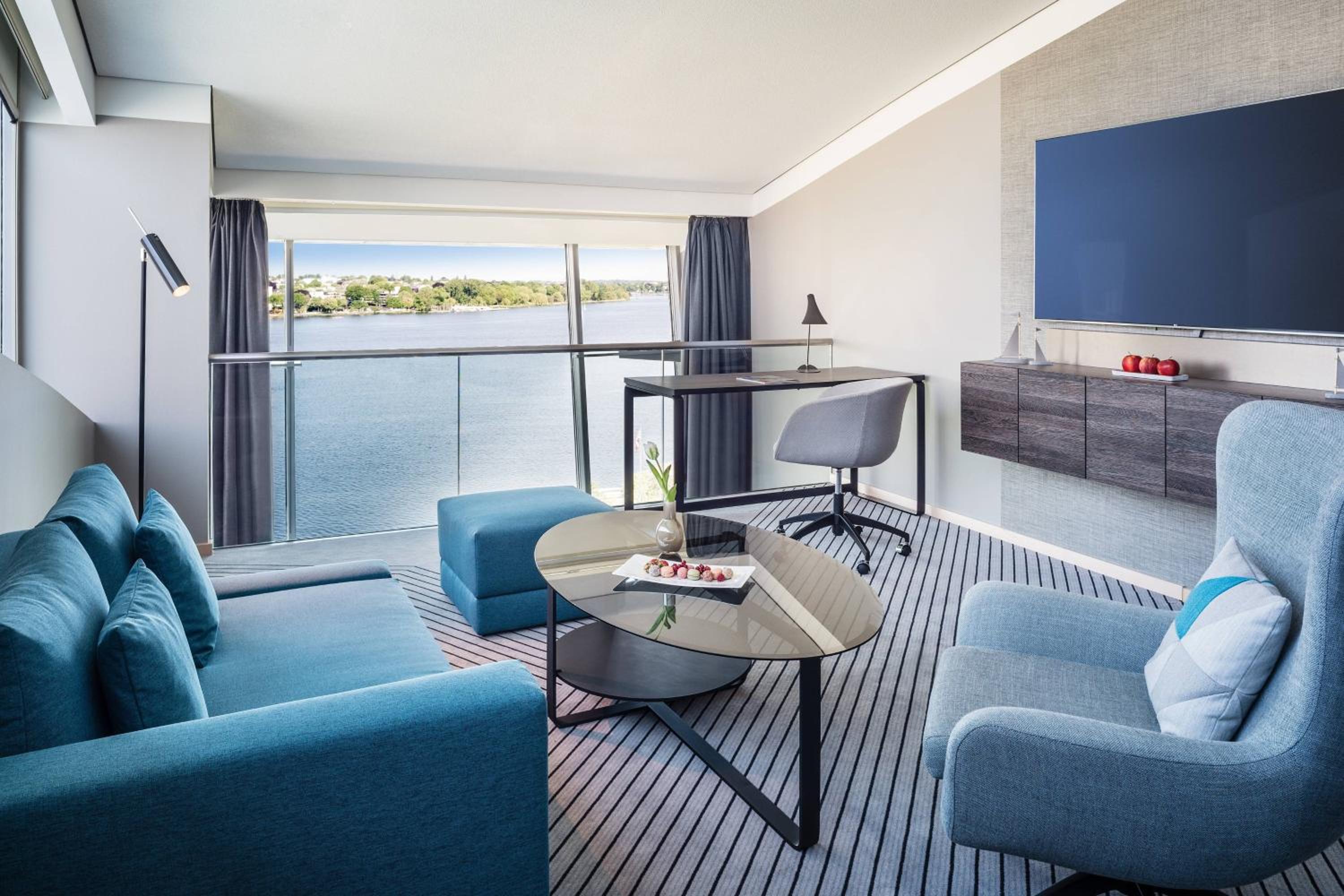 Panorama Suite, Bi-level Suite, Alster view