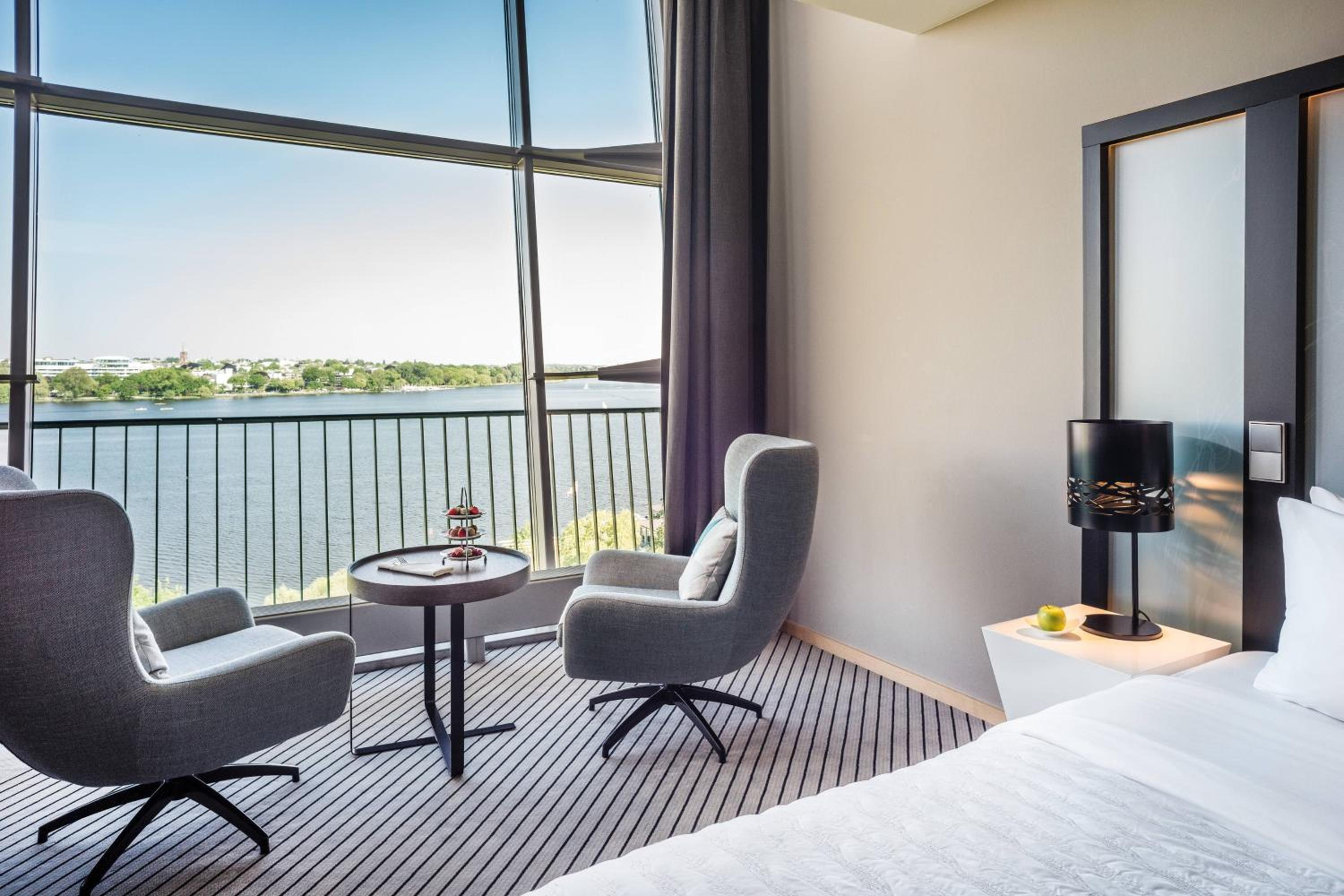 Panorama Suite, Bi-level Suite, Alster view