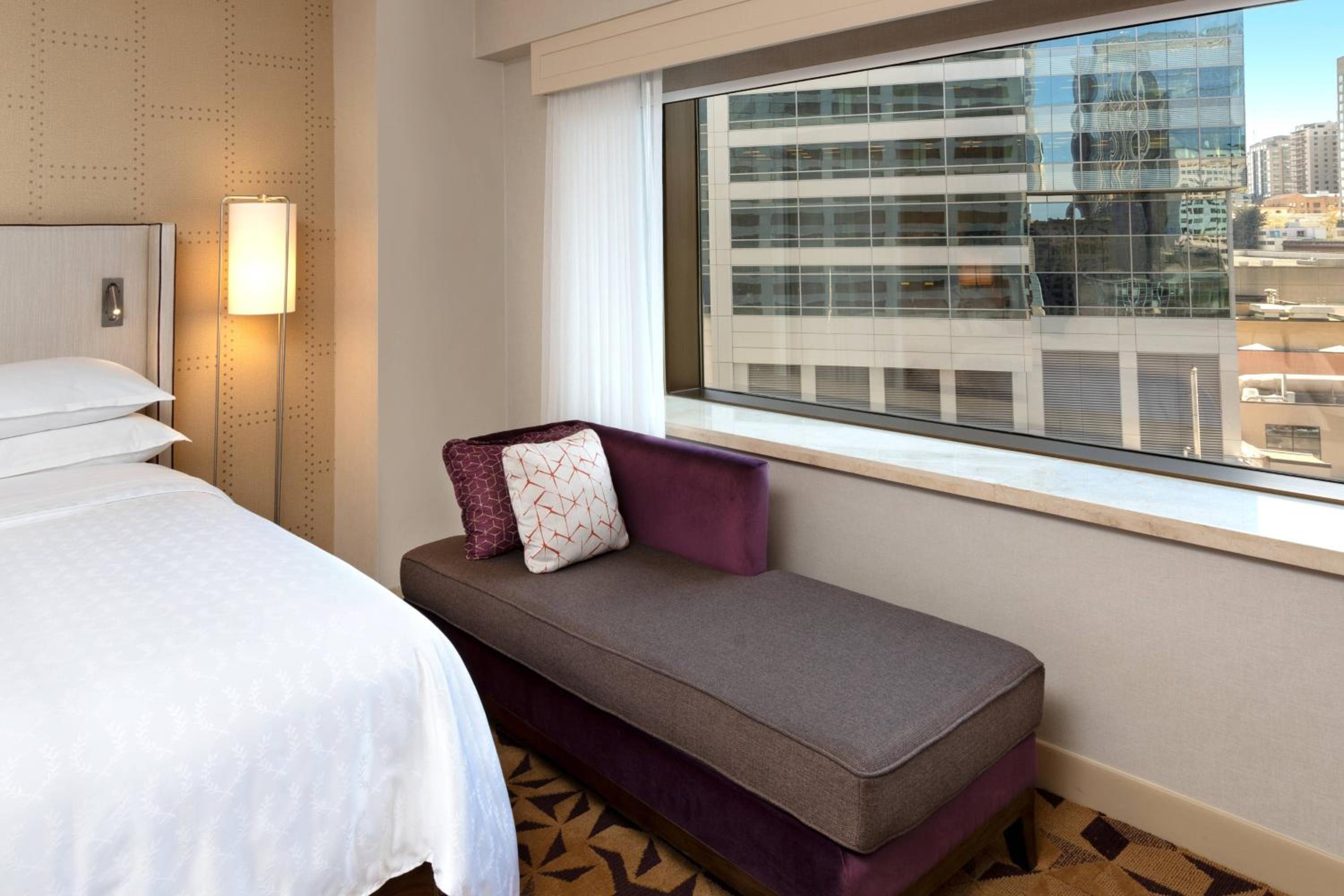 Deluxe, Guest room, 2 Double, City view - Photo 2