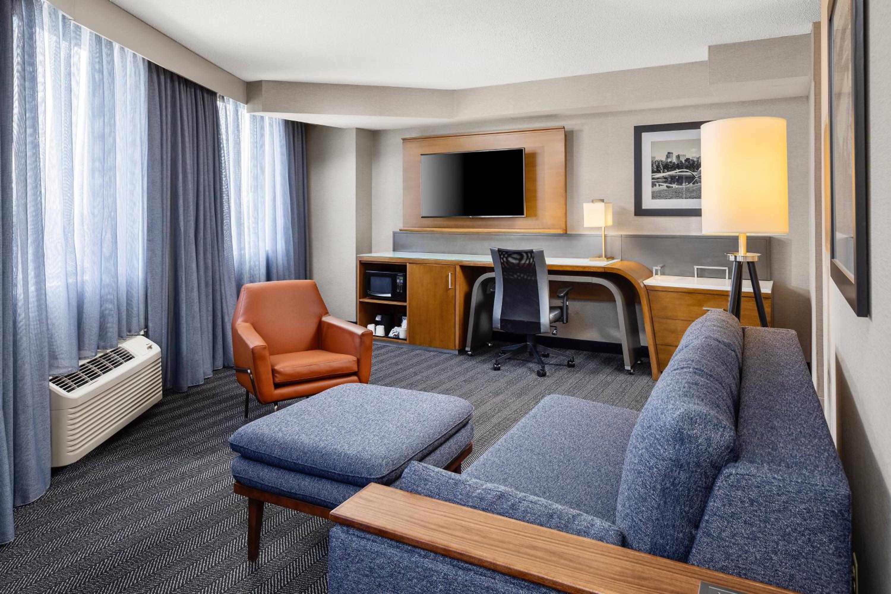 One-Bedroom Queen Suite with Two Queen Beds and Sofa Bed - Photo 2