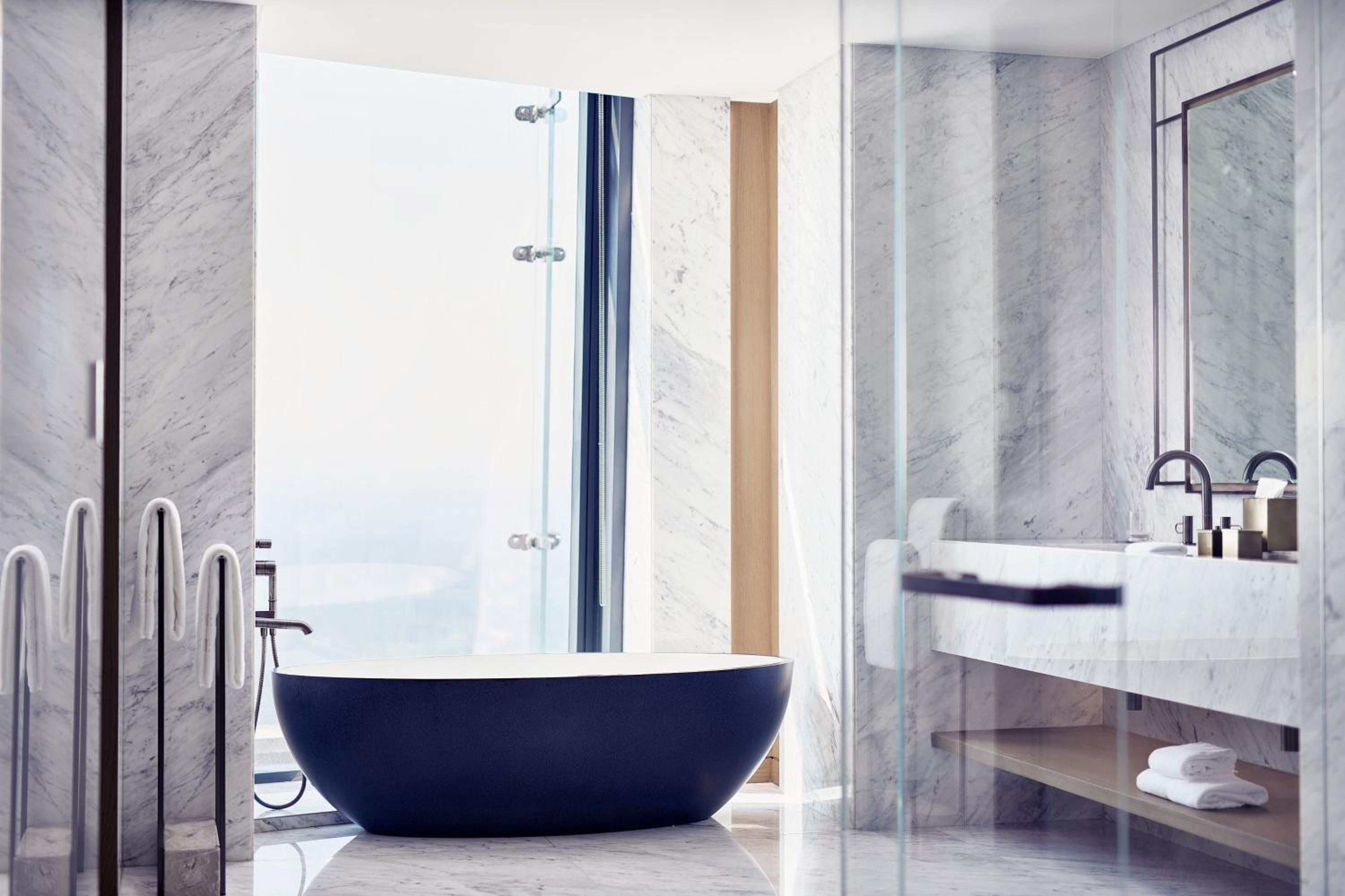 The Ritz-Carlton King Suite - Club Lounge Access