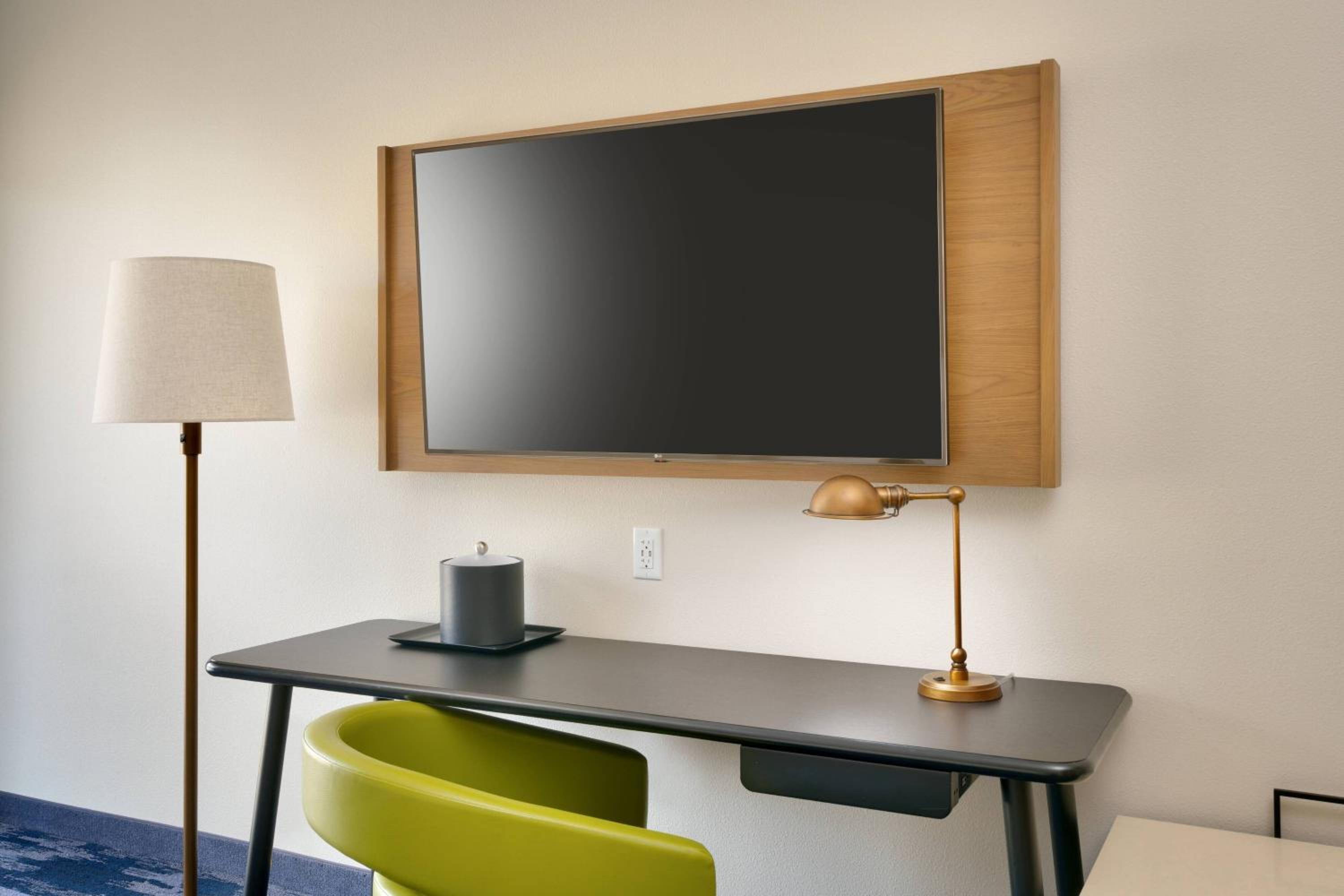 King Room with Roll-in Shower - Mobility and Hearing Accessible