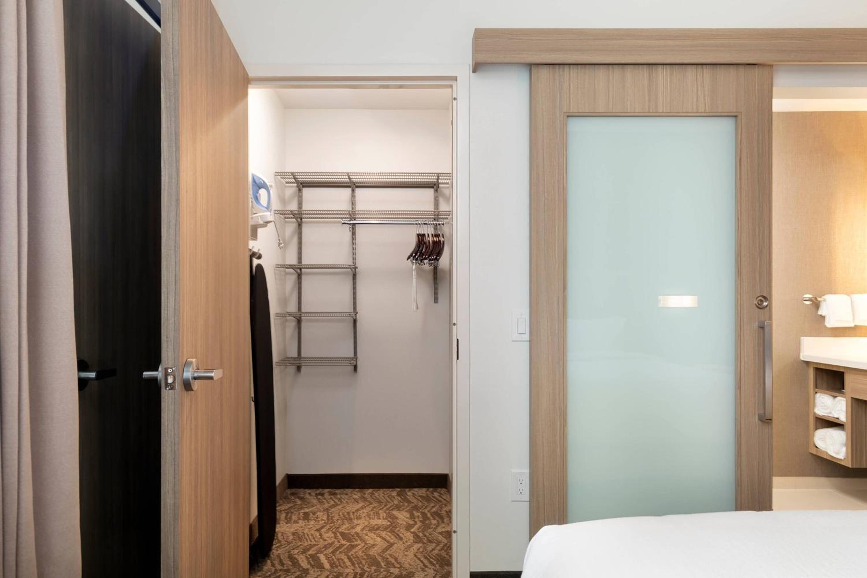 King Suite with Sofa Bed and Roll-in Shower - Mobility Accessible - Photo 5