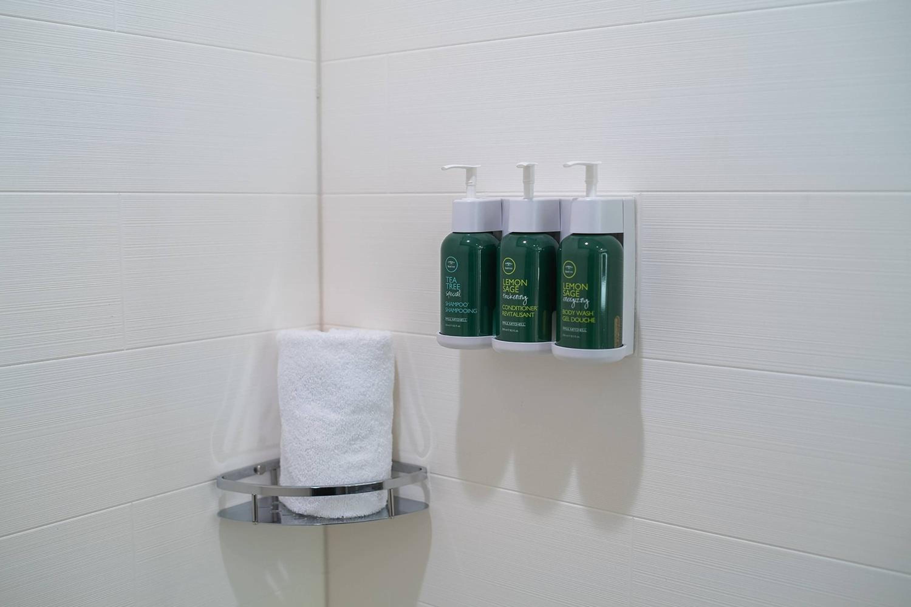King Suite with Sofa Bed and Roll-in Shower - Mobility Accessible - Photo 10