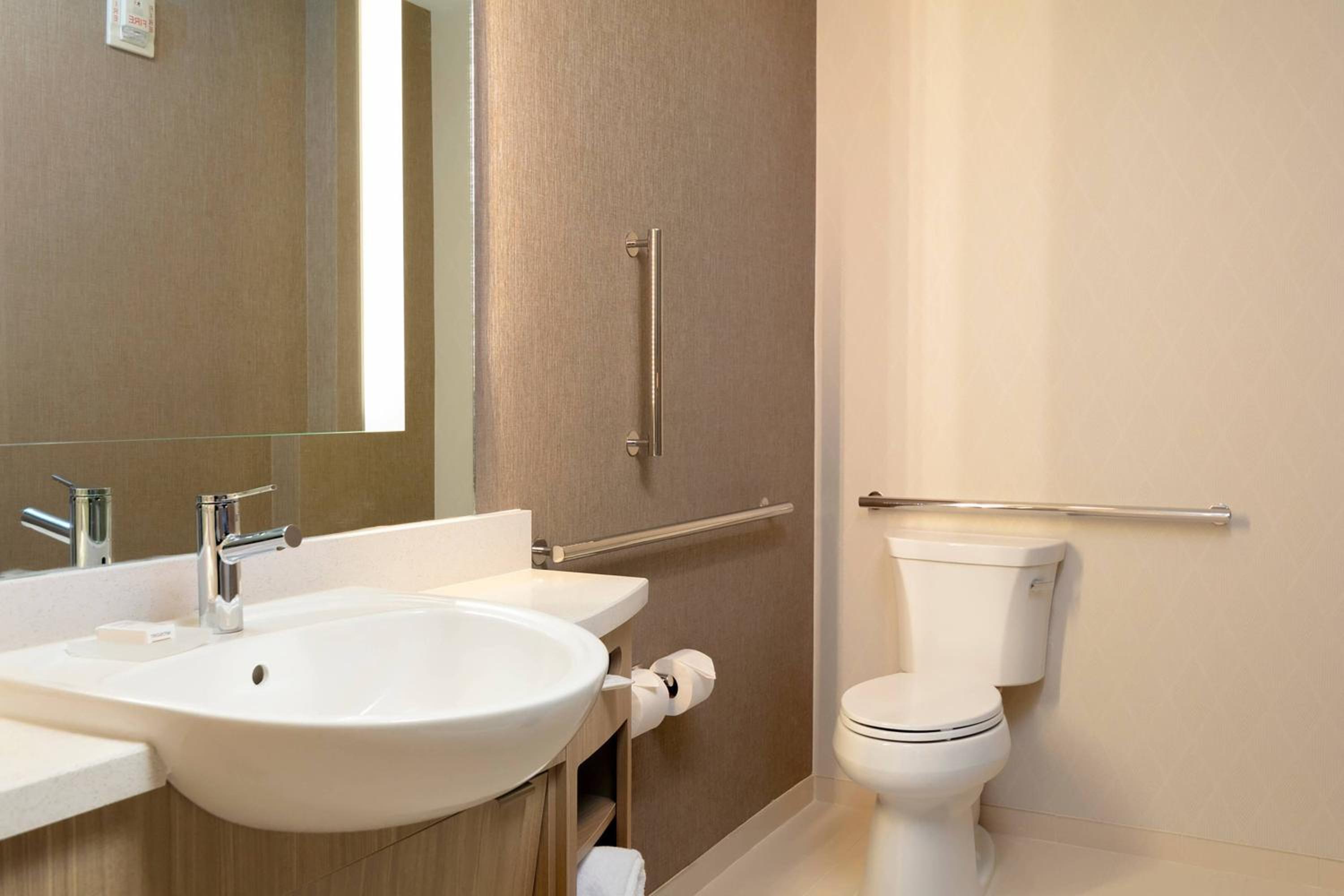 King Suite with Sofa Bed and Roll-in Shower - Mobility Accessible - Photo 11
