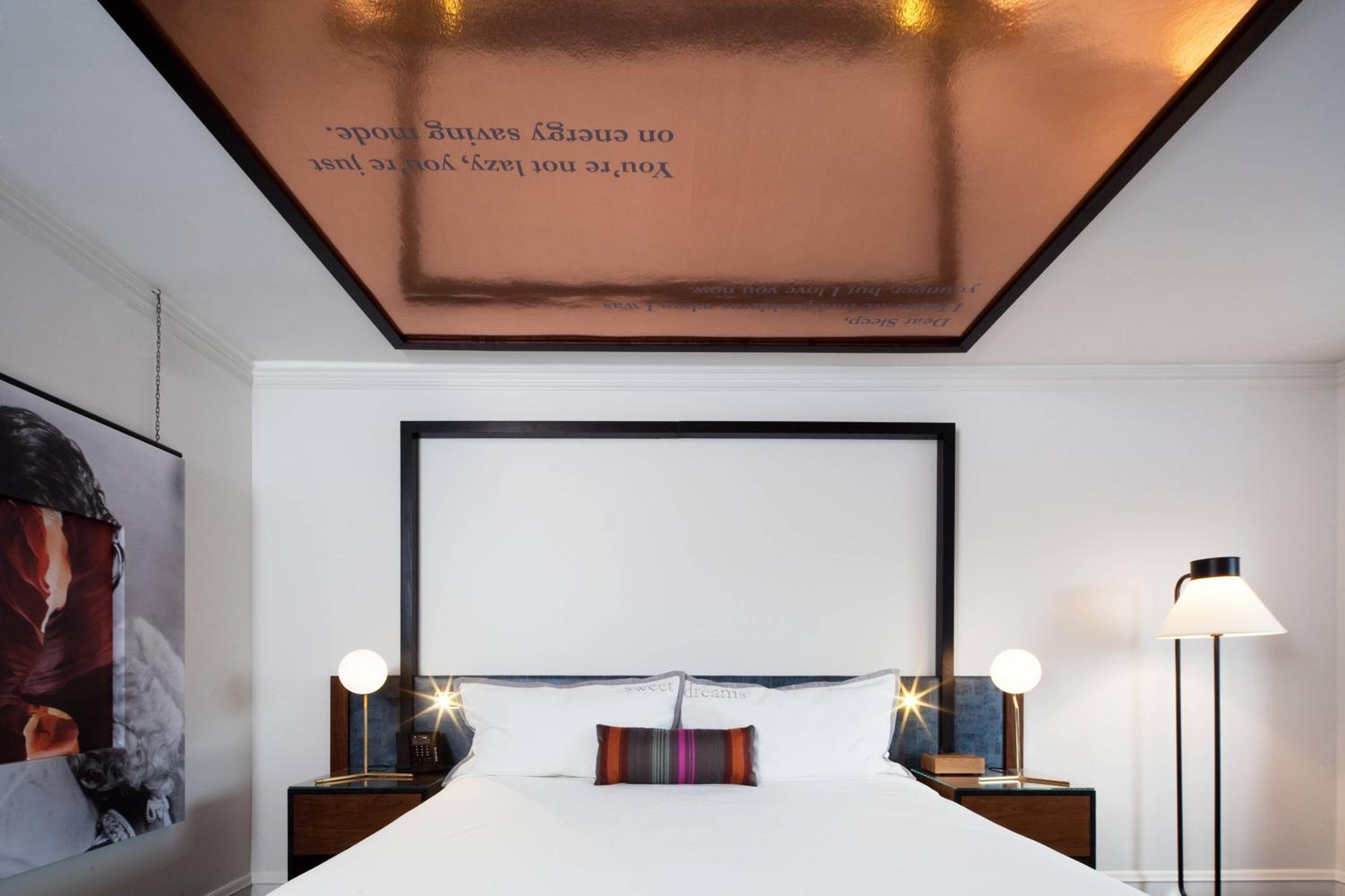 Luxury King Room - Photo 8