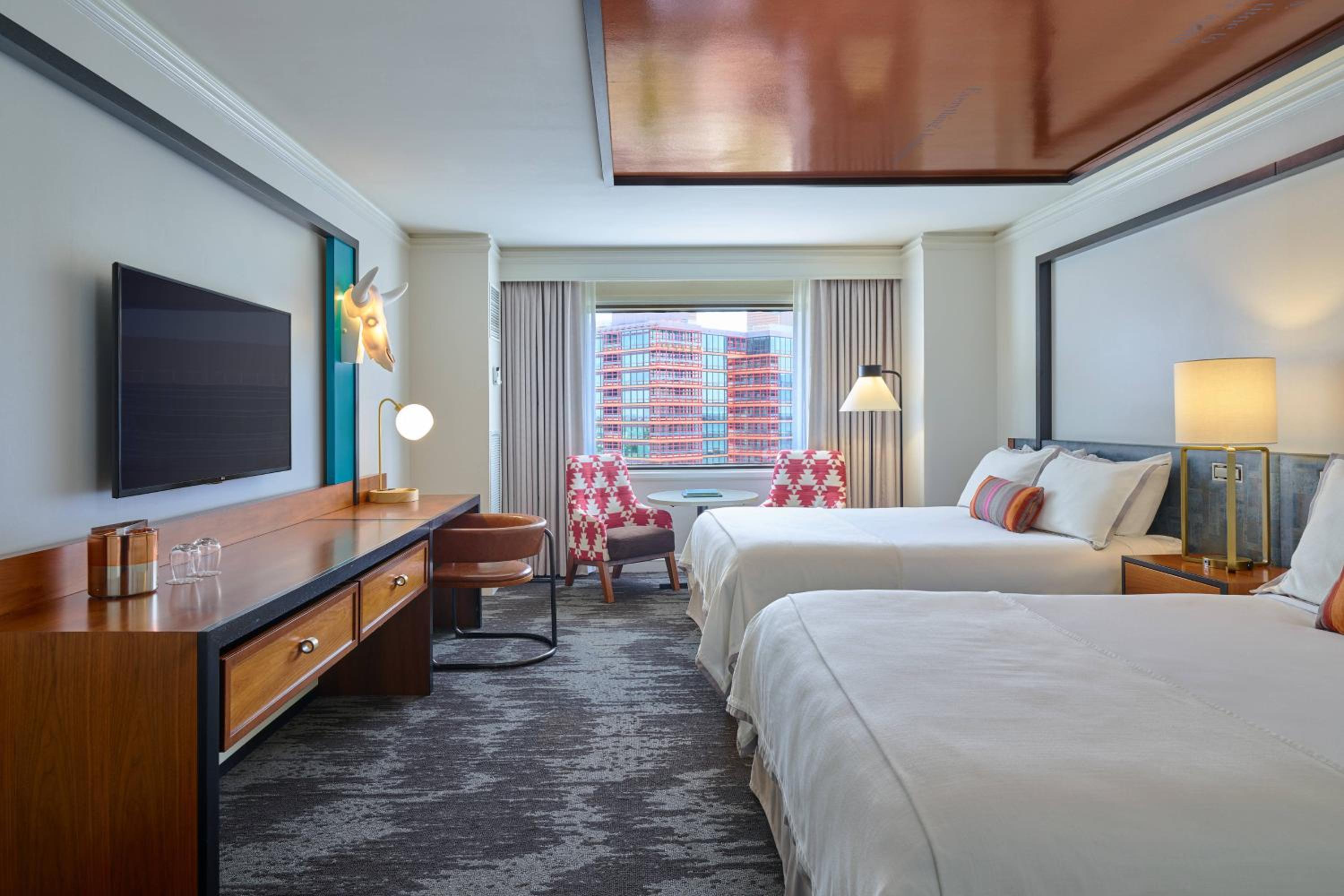 Queen Room with City View - Photo 1