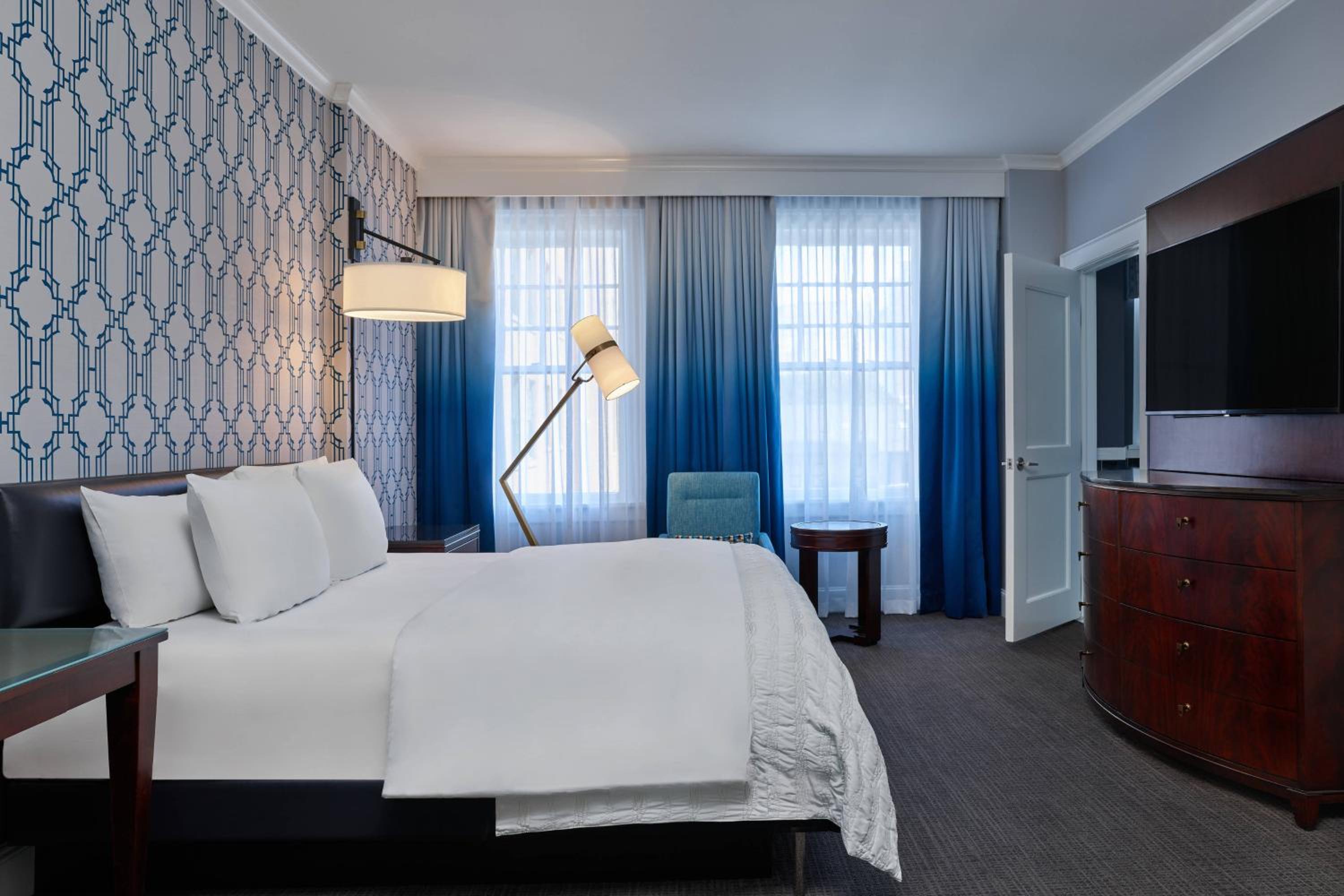 Guest Room, 1 King - Photo 1
