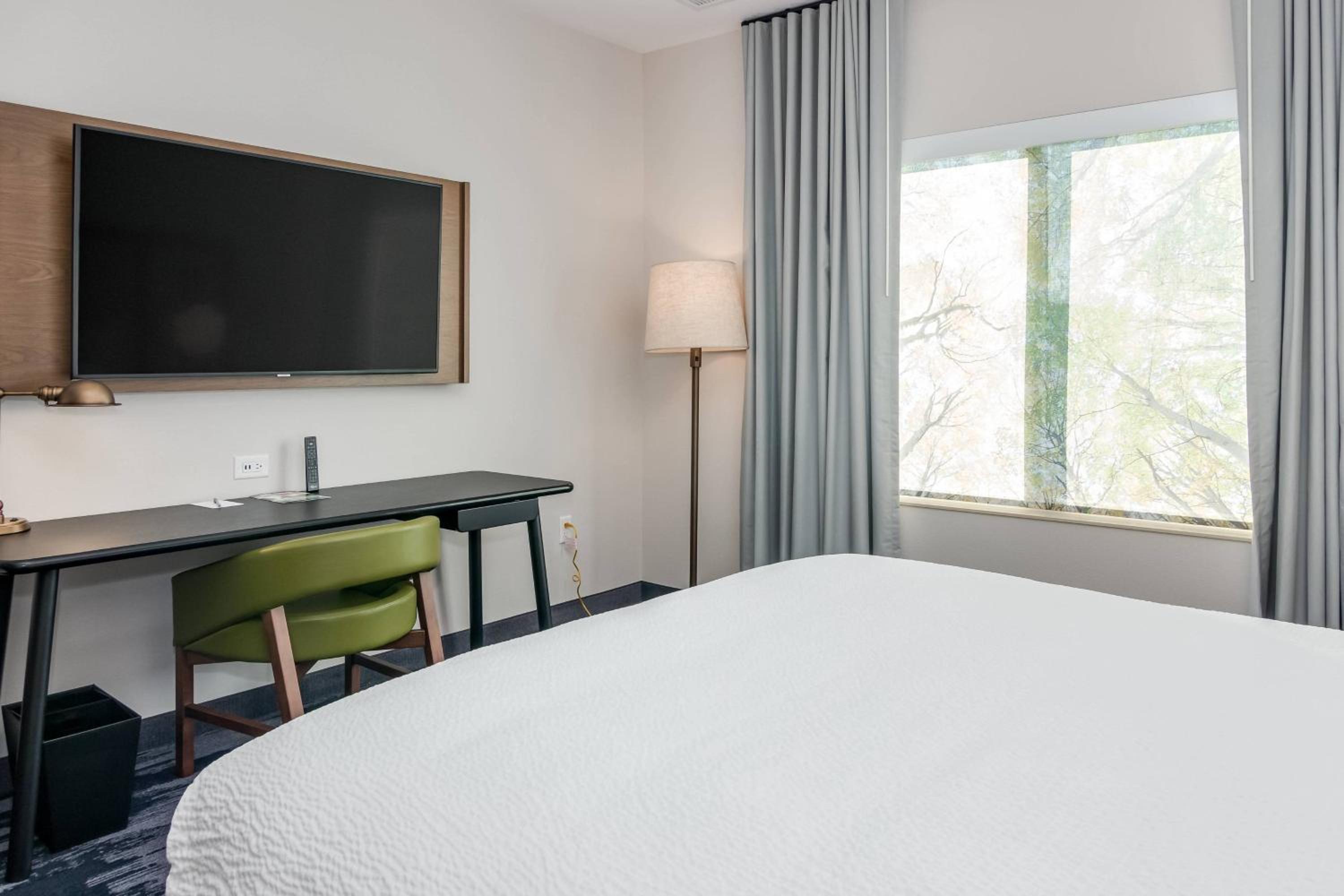 Guest Room, 1 King - Photo 3