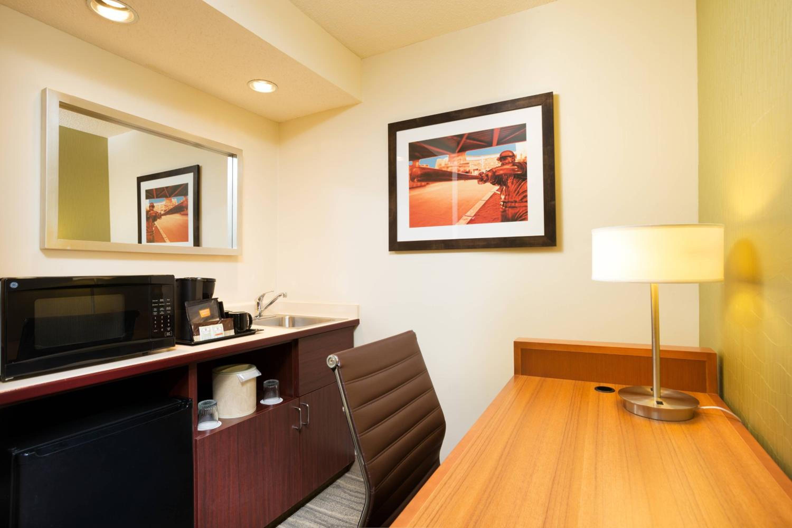 Two Queen Beds with Sofa Bed - Photo 4