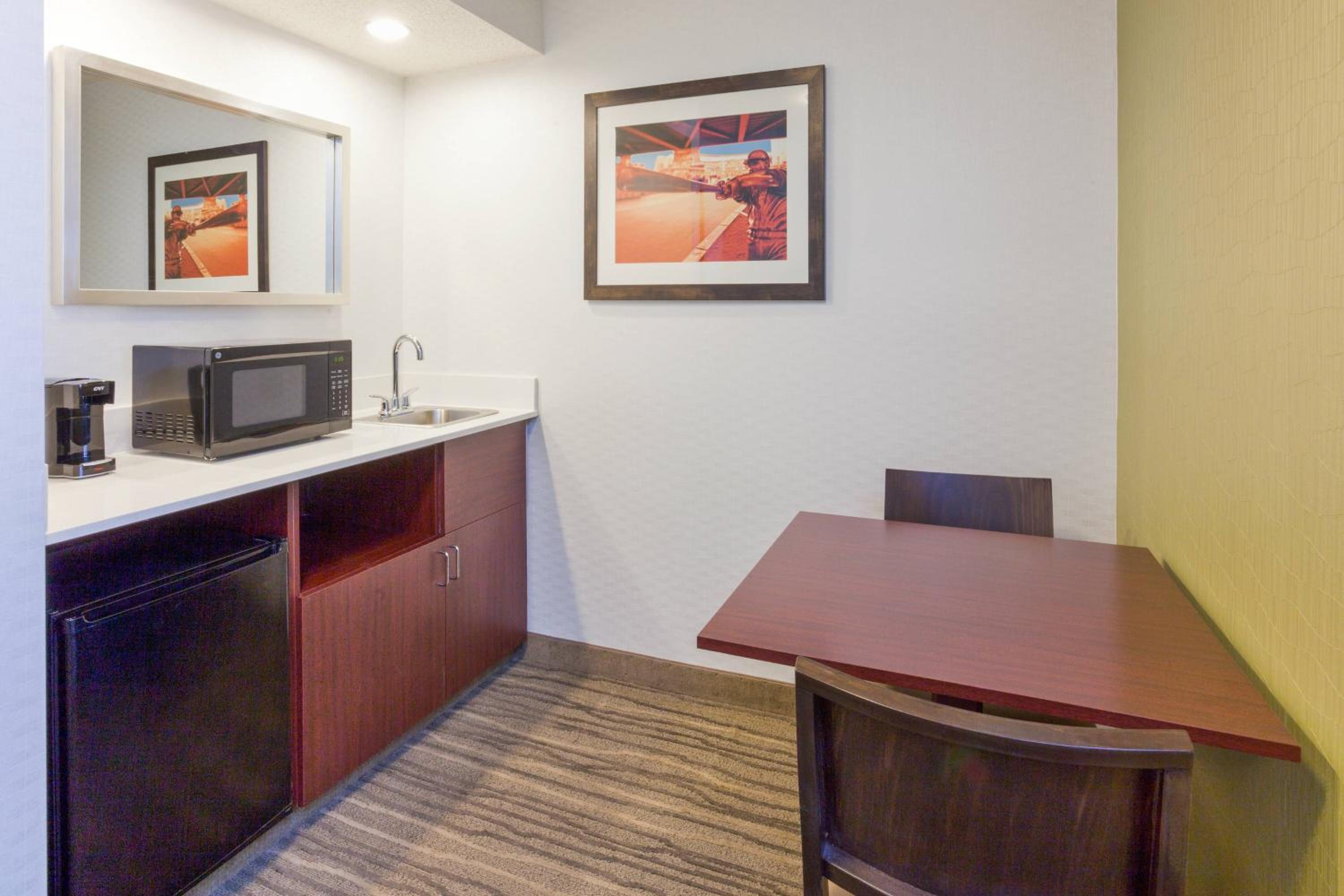 Executive King Suite with Sofa Bed - Photo 2