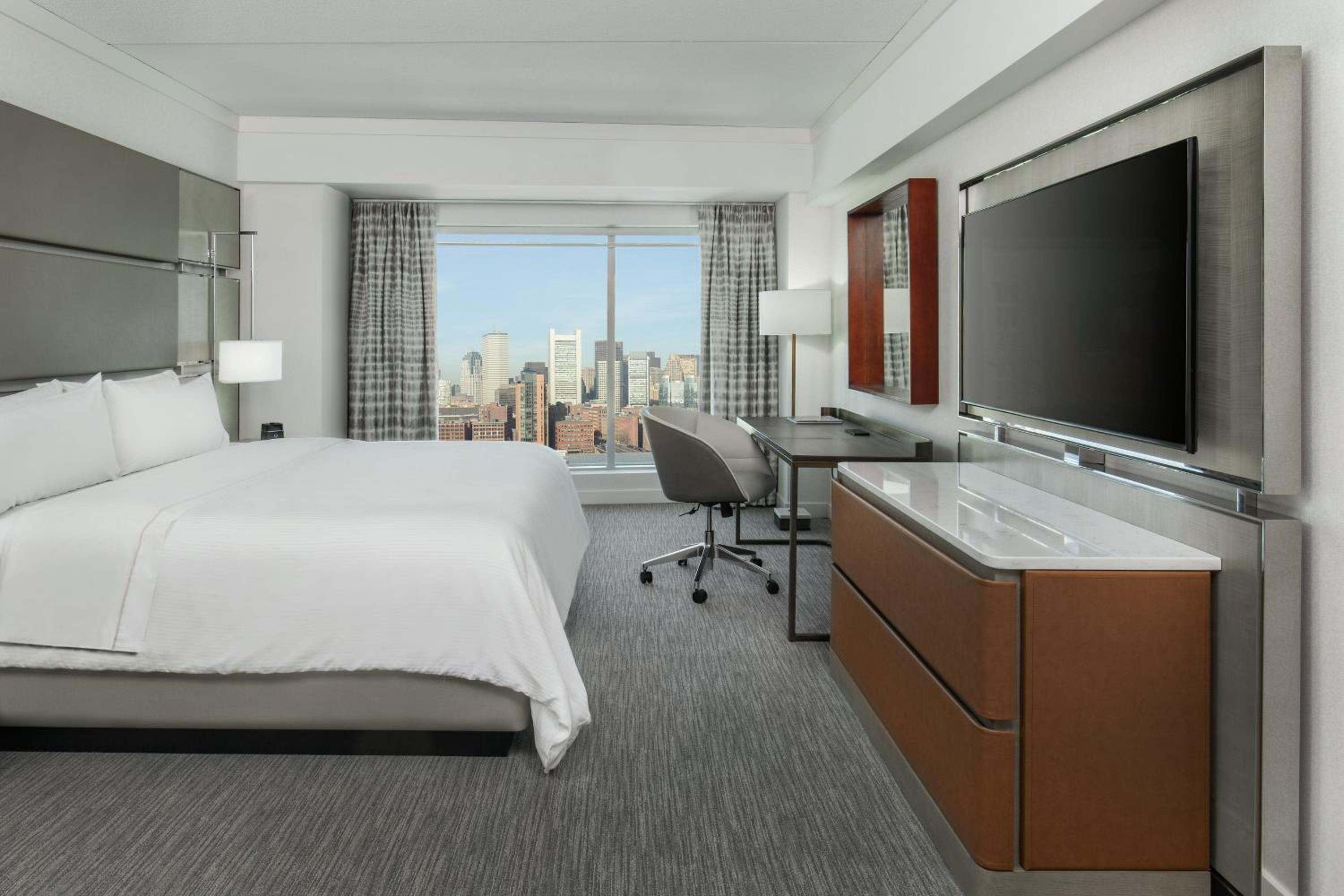 Harbor 1 King Suite, 1 Bedroom Junior Suite, Harbor view thumbnail 5