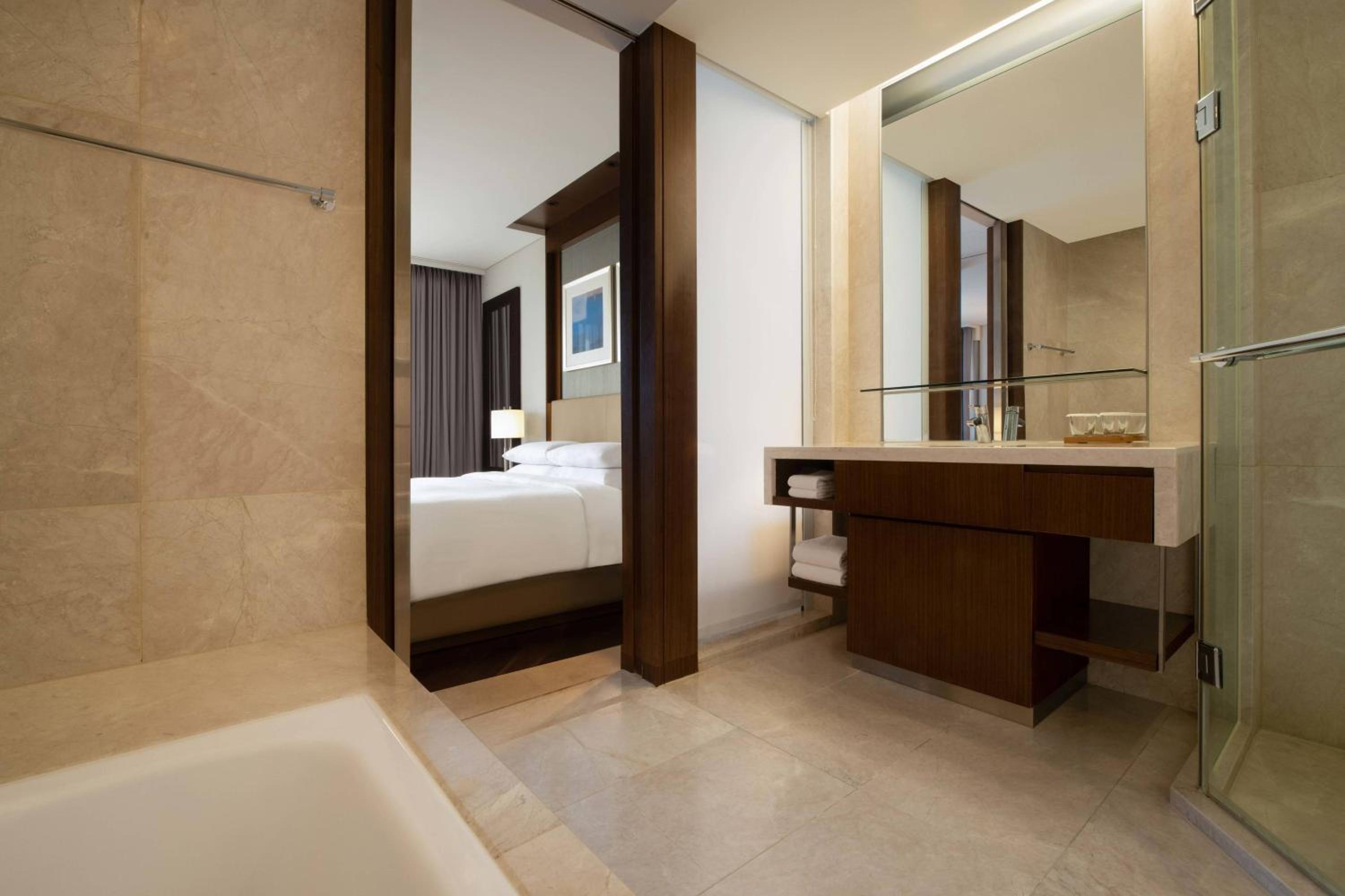 Suite Room 1 King - Photo 2