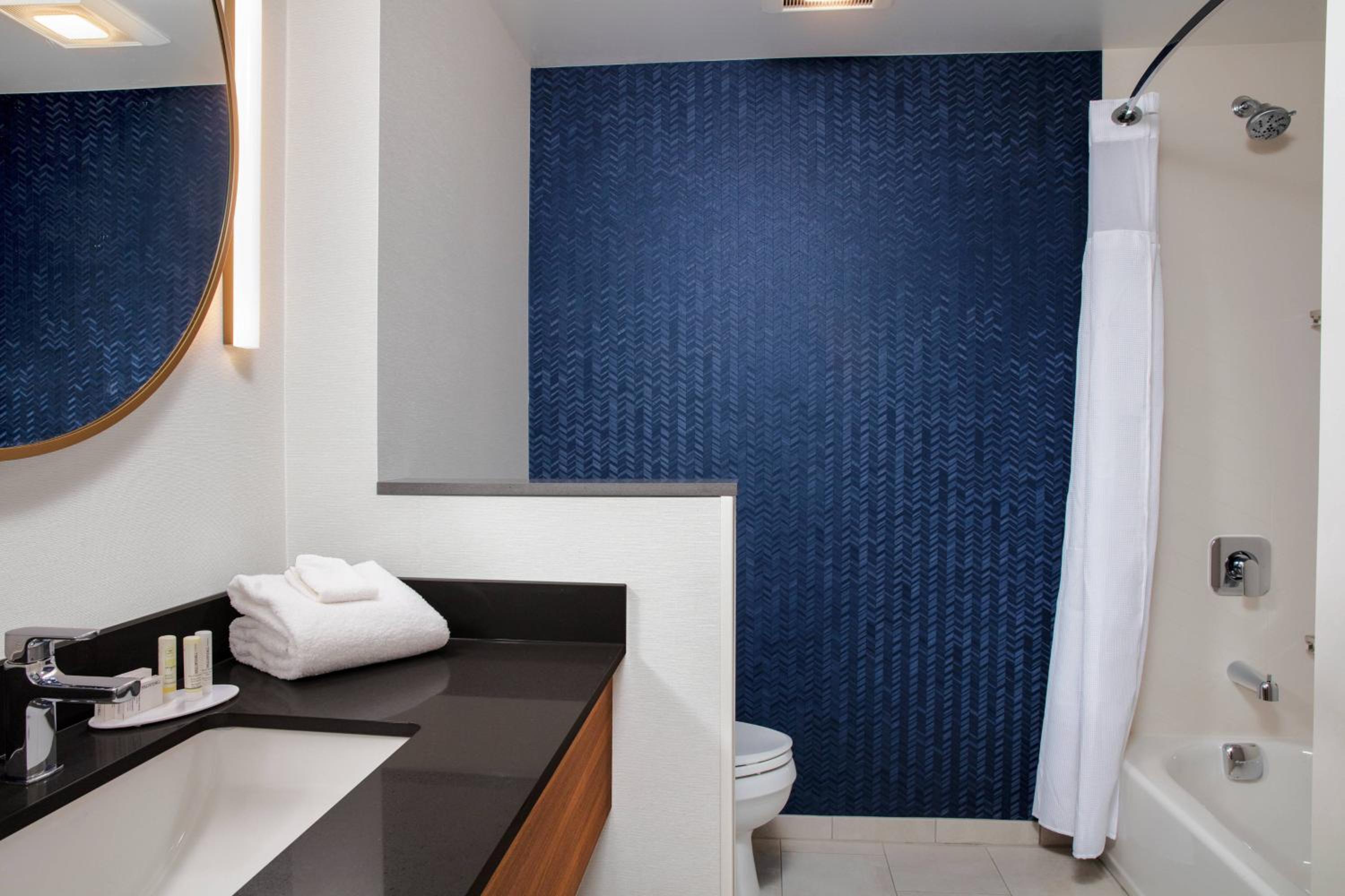 Executive King Suite with Sofa Bed - Photo 2