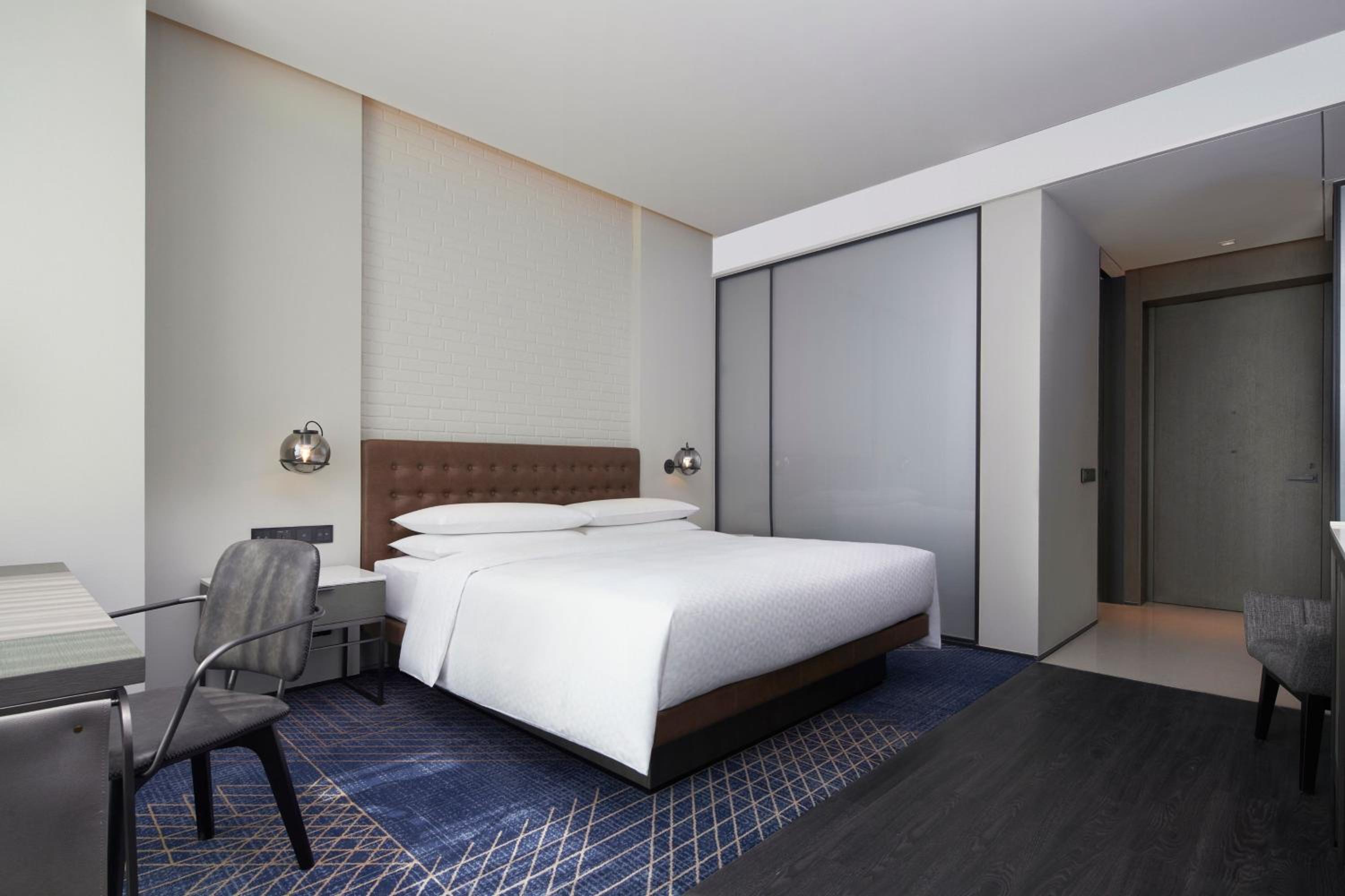Premium King Room - High Floor photo 2