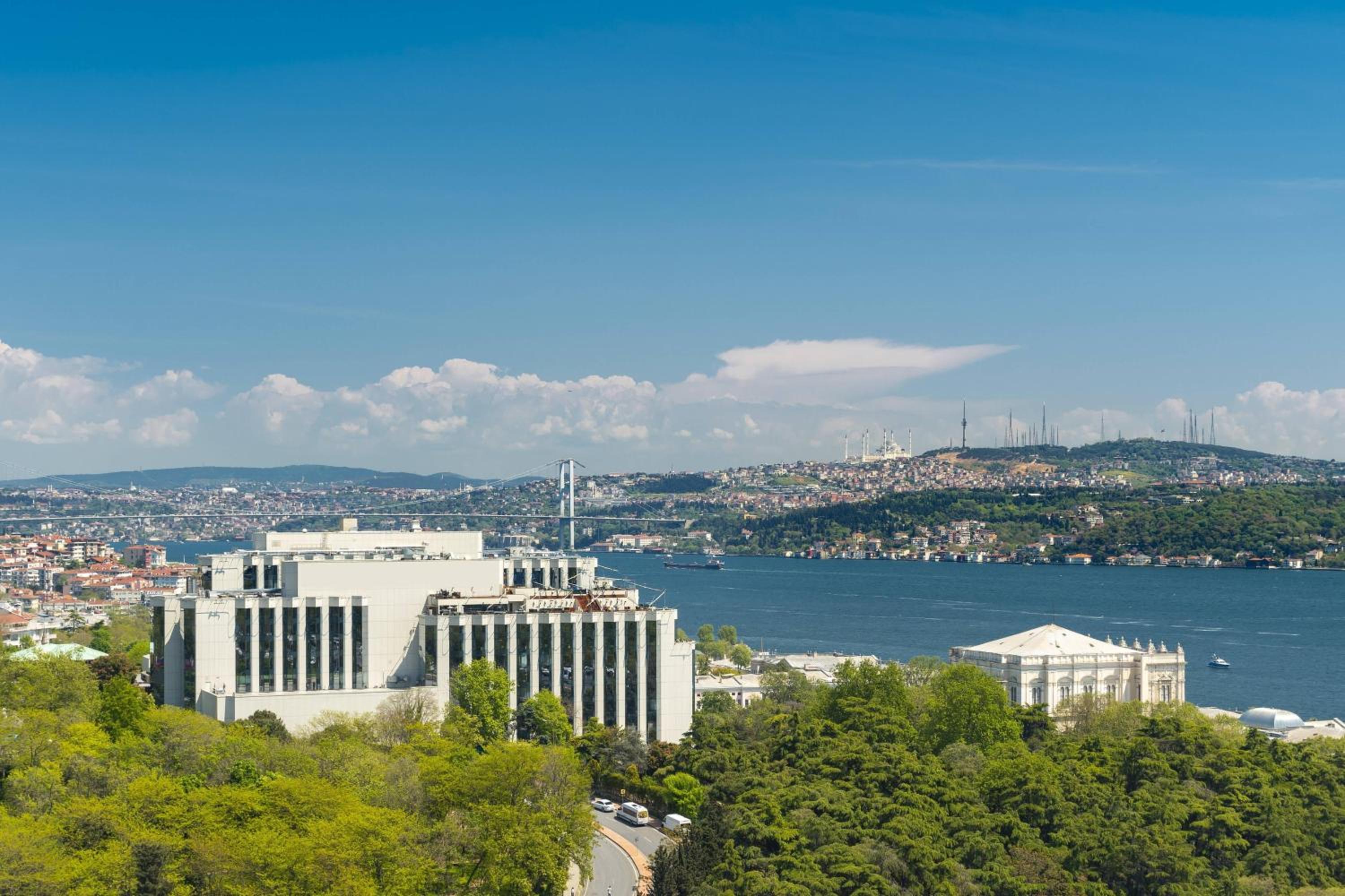 Club King Room with Partial Bosphorus View and Lounge Access photo 3