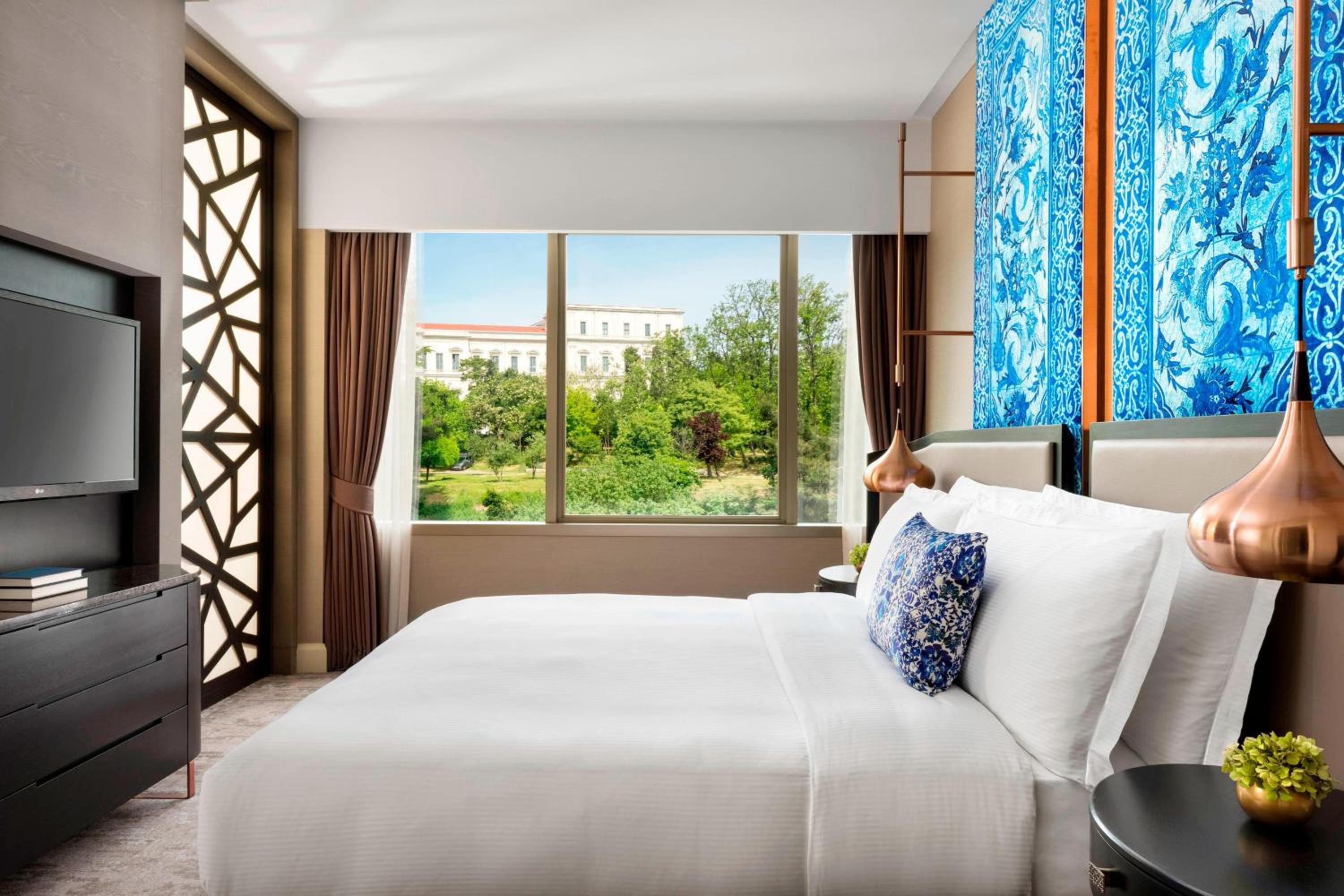 Park Suite with Club Lounge Access photo 3