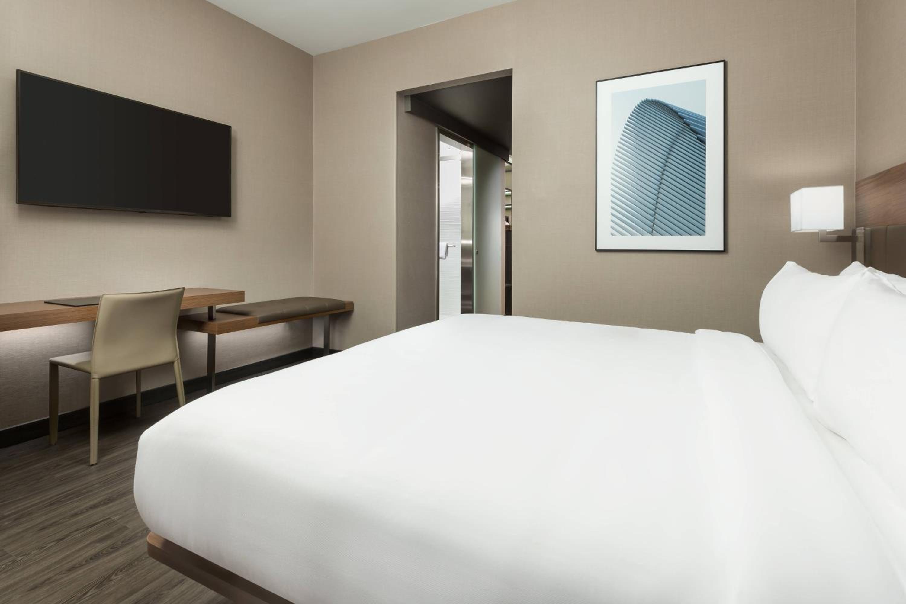 King Room with Roll-in Shower - Mobility and Hearing Accessible photo 2