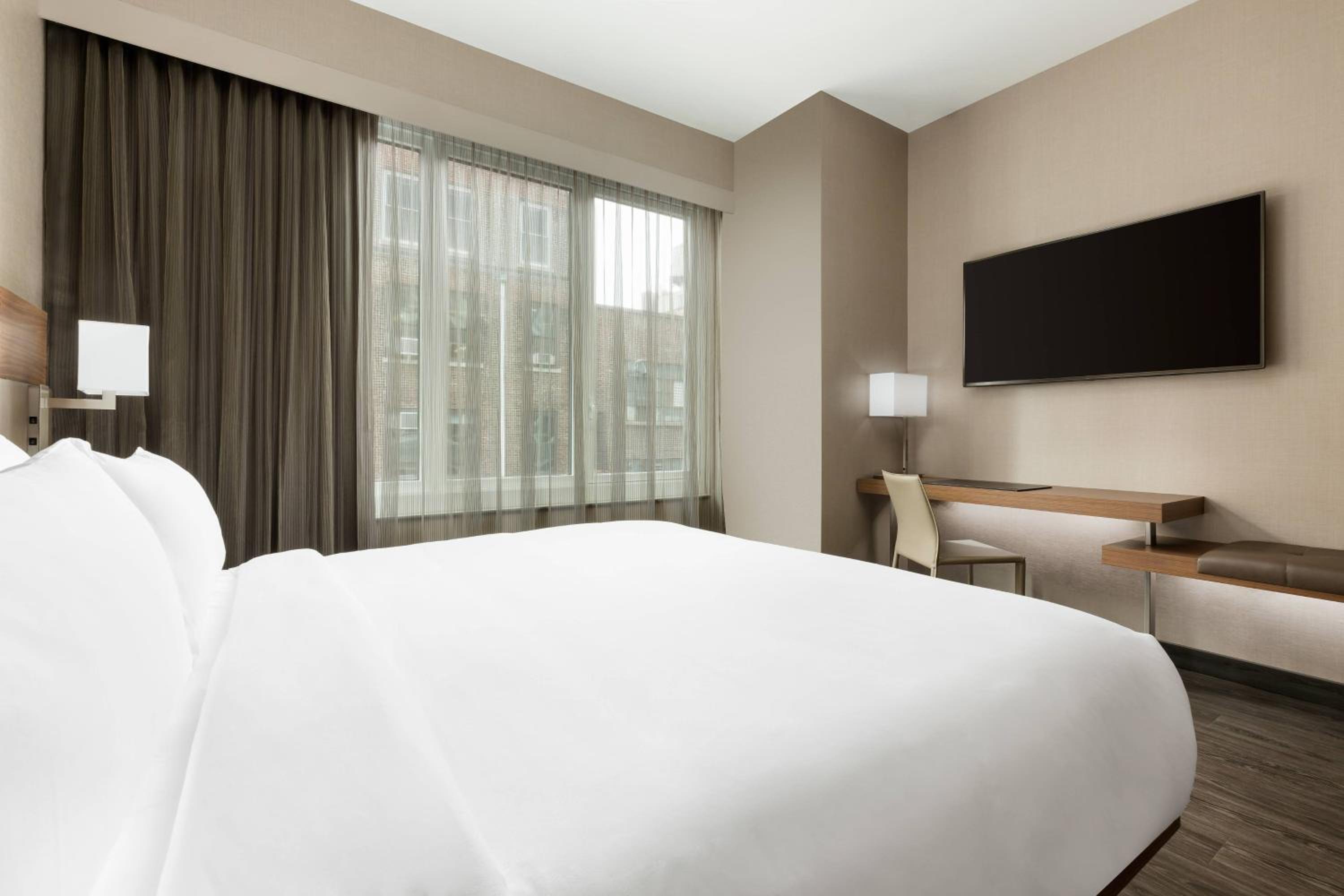 King Room with Roll-in Shower - Mobility and Hearing Accessible photo 3